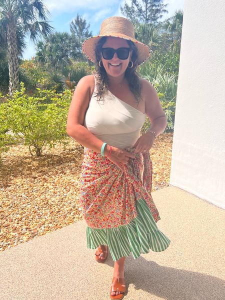 Beach hat, beach sarong 