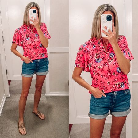 🚨40% OFF SALE 
Floral top in an XS
Jean shorts 27
Love Loft 
Loft finds
Denim shorts 
Sleeveless top
Summer outfits 




#LTKsalealert #LTKSeasonal #LTKunder50