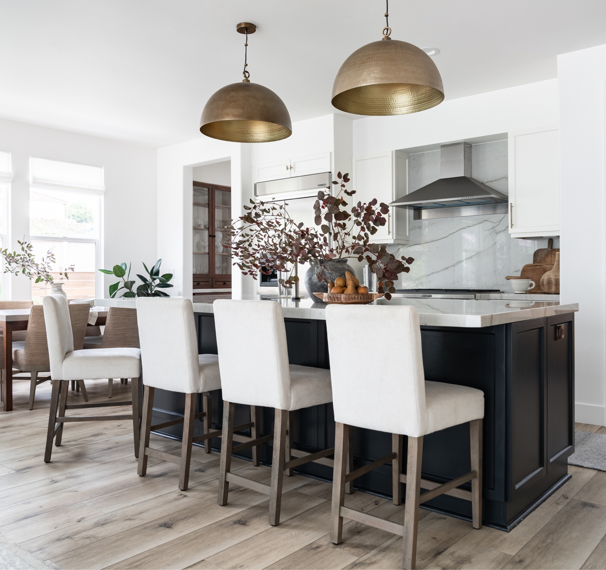 This kitchen gives a nod to a modern coastal design. 

#moderncoastal #coastaldesign #coastalinterior #moderncoastalinterior #moderninterior #moderndesign #kitchendesign #kitchen

#LTKhome #LTKunder100