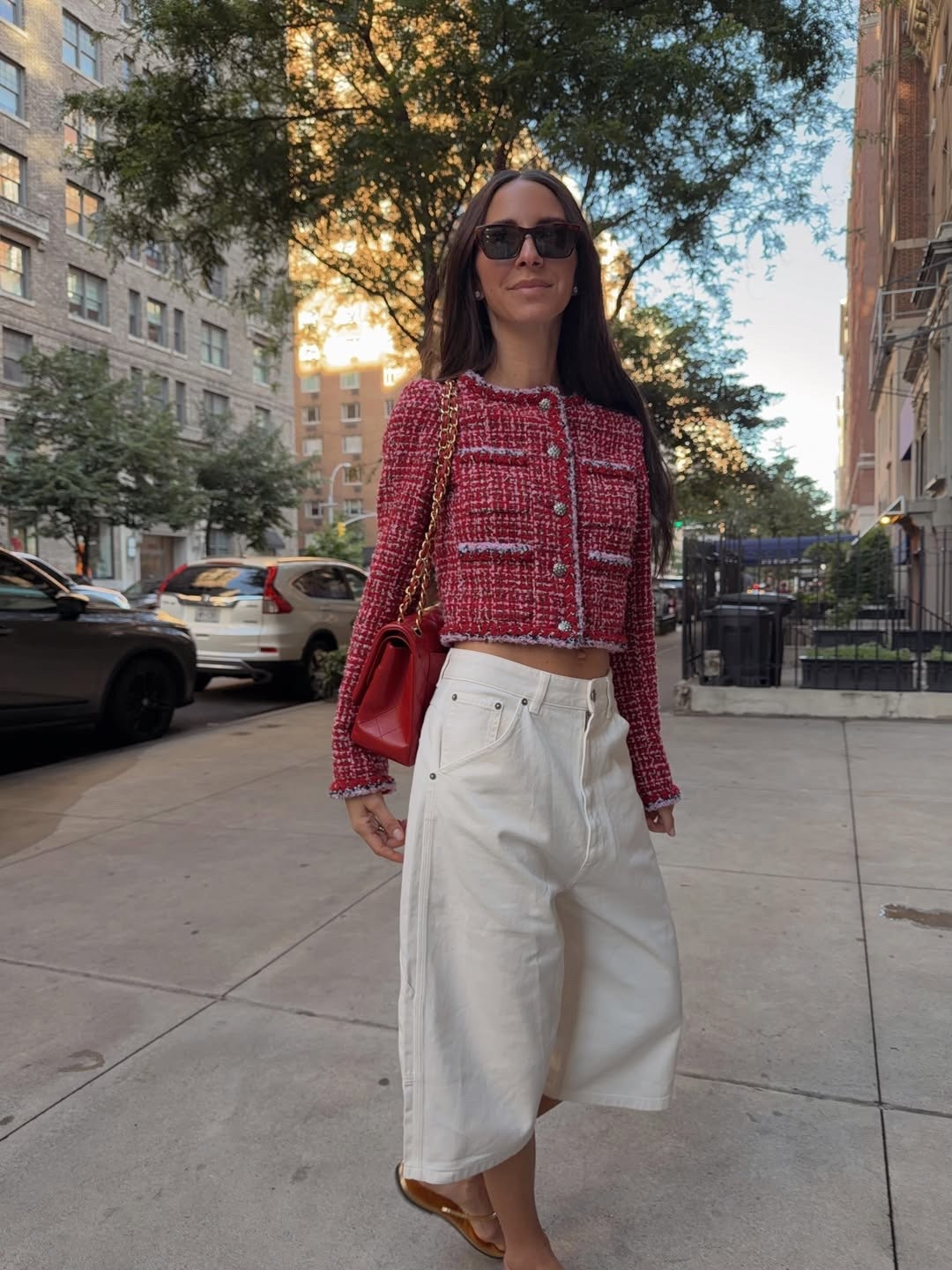 Another morning at school to meetings ❤️ My shorts are Phoebe Philo

#LTKootd