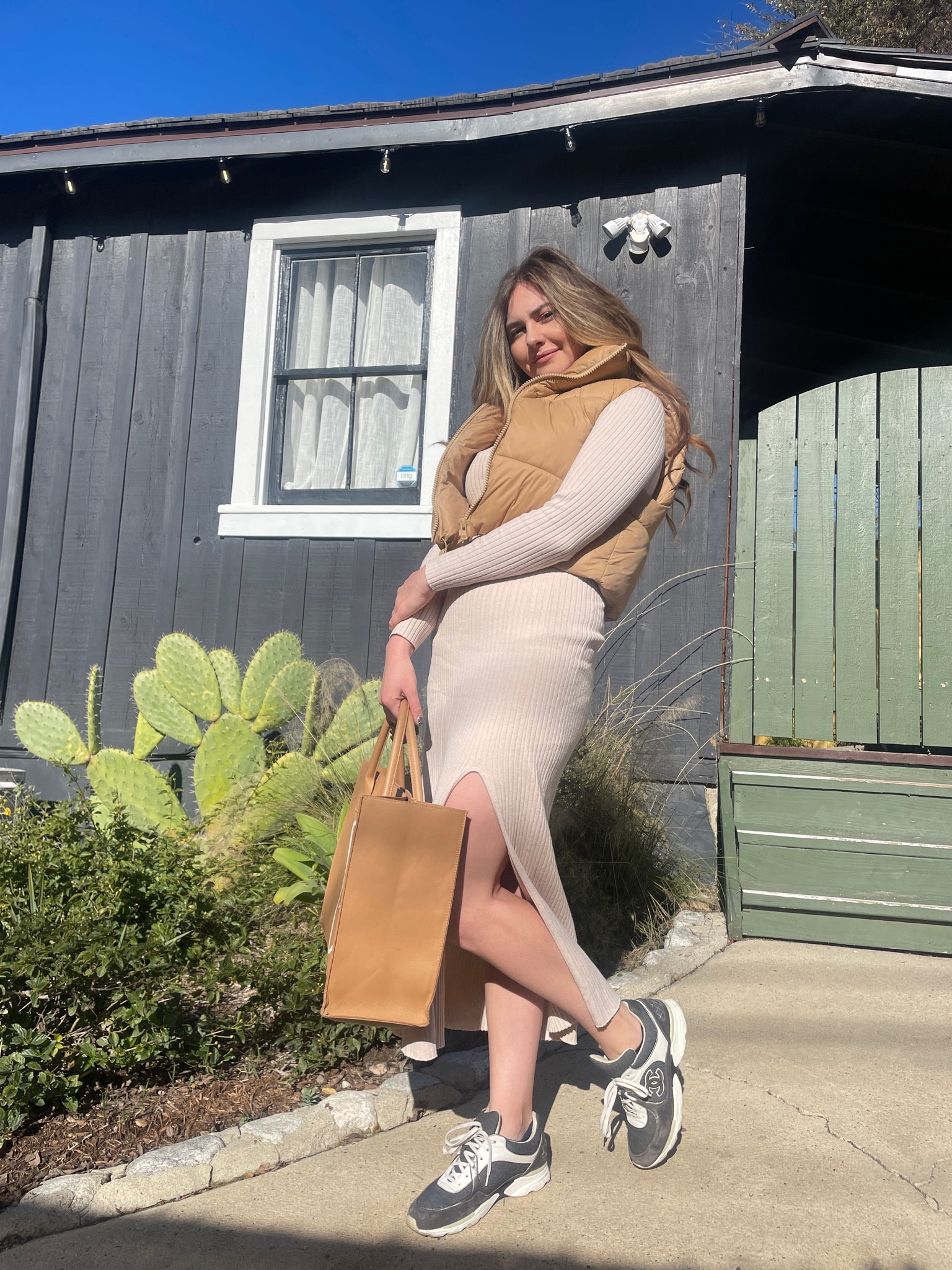  Easy way to dress up your puffer vest! Love mine from Amazon (in a small) with my Nordstrom sweater dress and sneakers. Bag is LA Trading Co. such cute totes for everyday use!


Puffer vest, puffer vest outfit, sweater dress

#LTKfit #LTKstyletip #LTKunder100