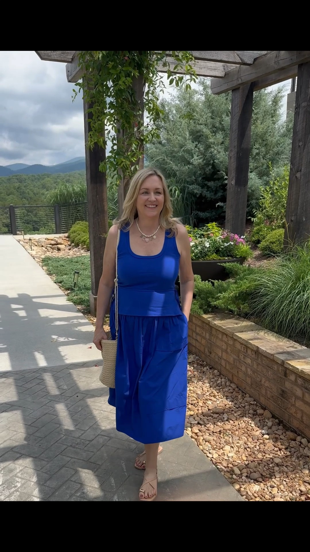 It’s fall but the weekend are still hot! Midi dress

#LTKdayinmylife #LTKstorytime #LTKSeasonal
