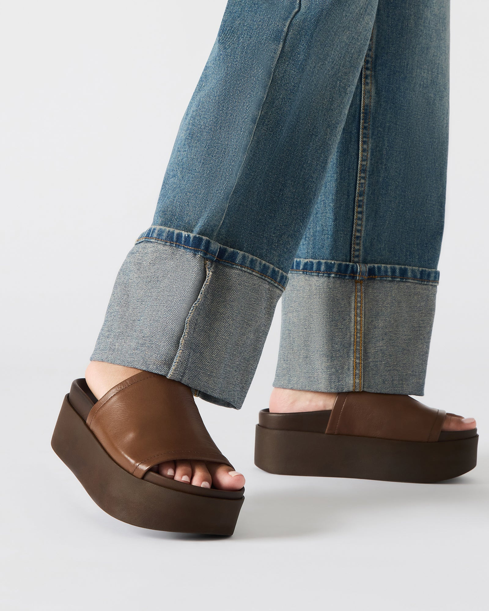 ARWEN Brown Leather Women's Platform Footbed Slide Chunky Sandal | Steve Madden (US)