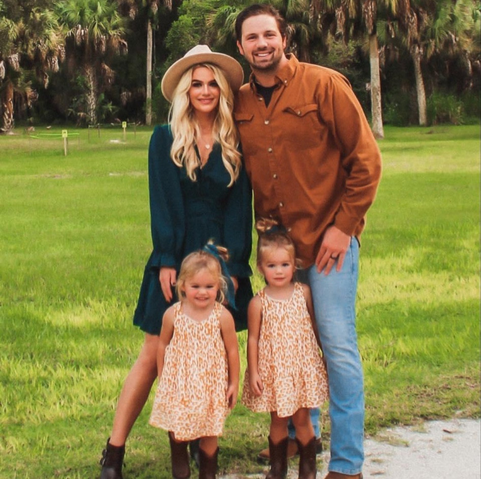 Fall family photo outfit idea //family photos for fall// fall family outfits // family photos for fall outfit ideas// 🍁🍂

#LTKstyletip #LTKfamily #LTKSeasonal