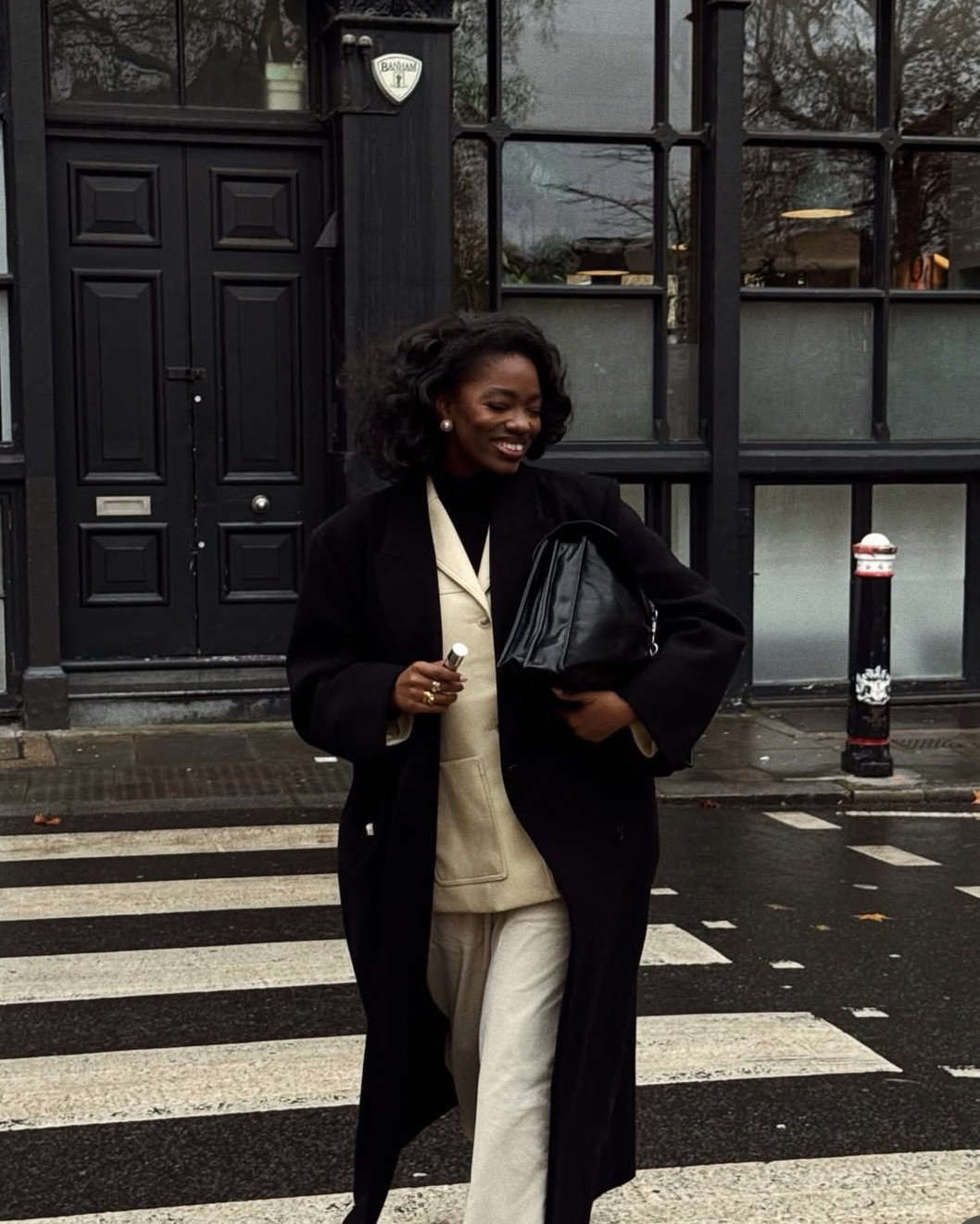 Just a girl, taking on the city…

Winter outfit, winter style, winter outfit inspo, wool coat, oversized coat, chic outfit, work wear, office outfit, city break

#LTKworkwear #LTKwinter #LTKuk