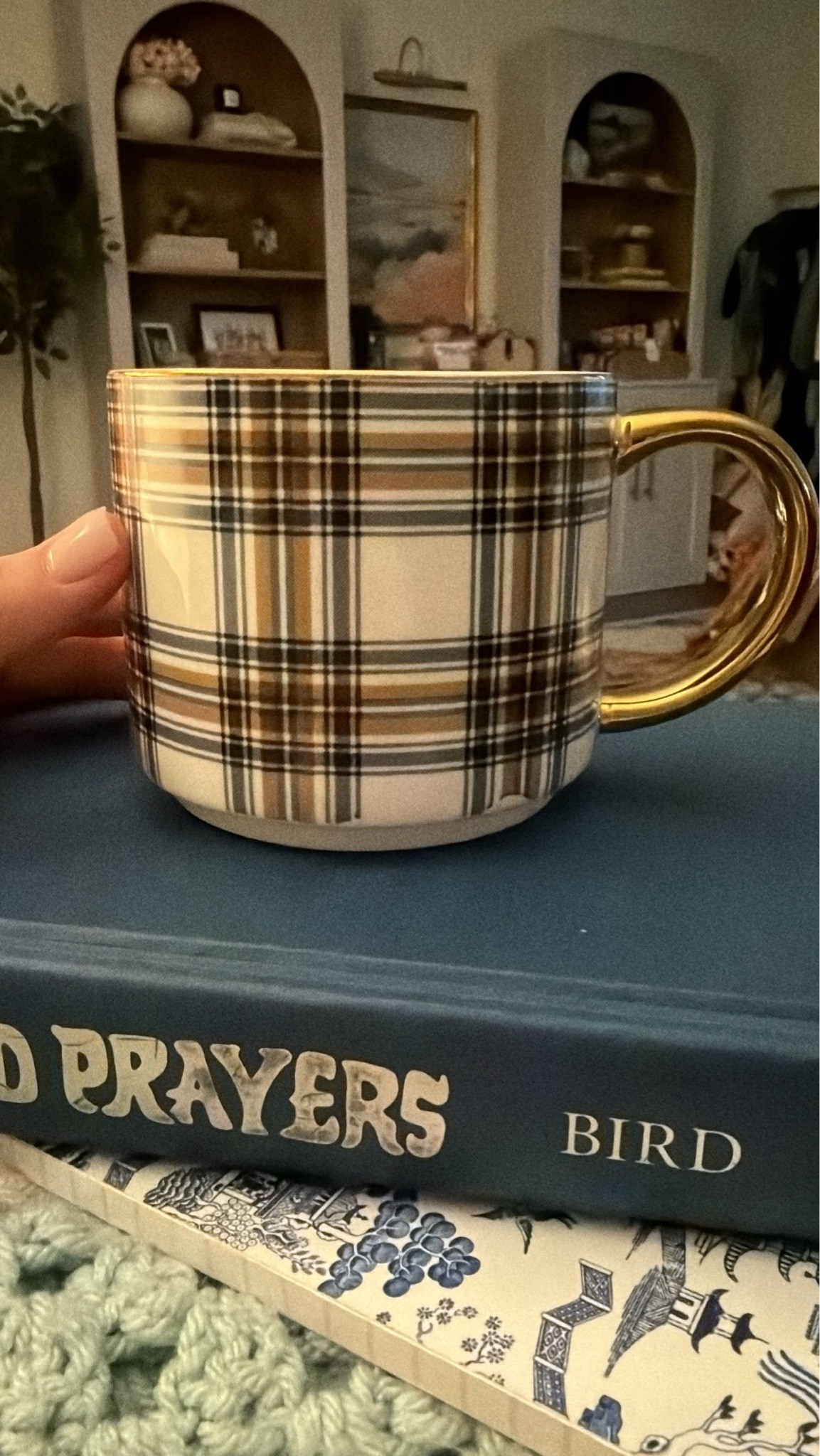 The picture doesn’t look like it, but it is the actual mug