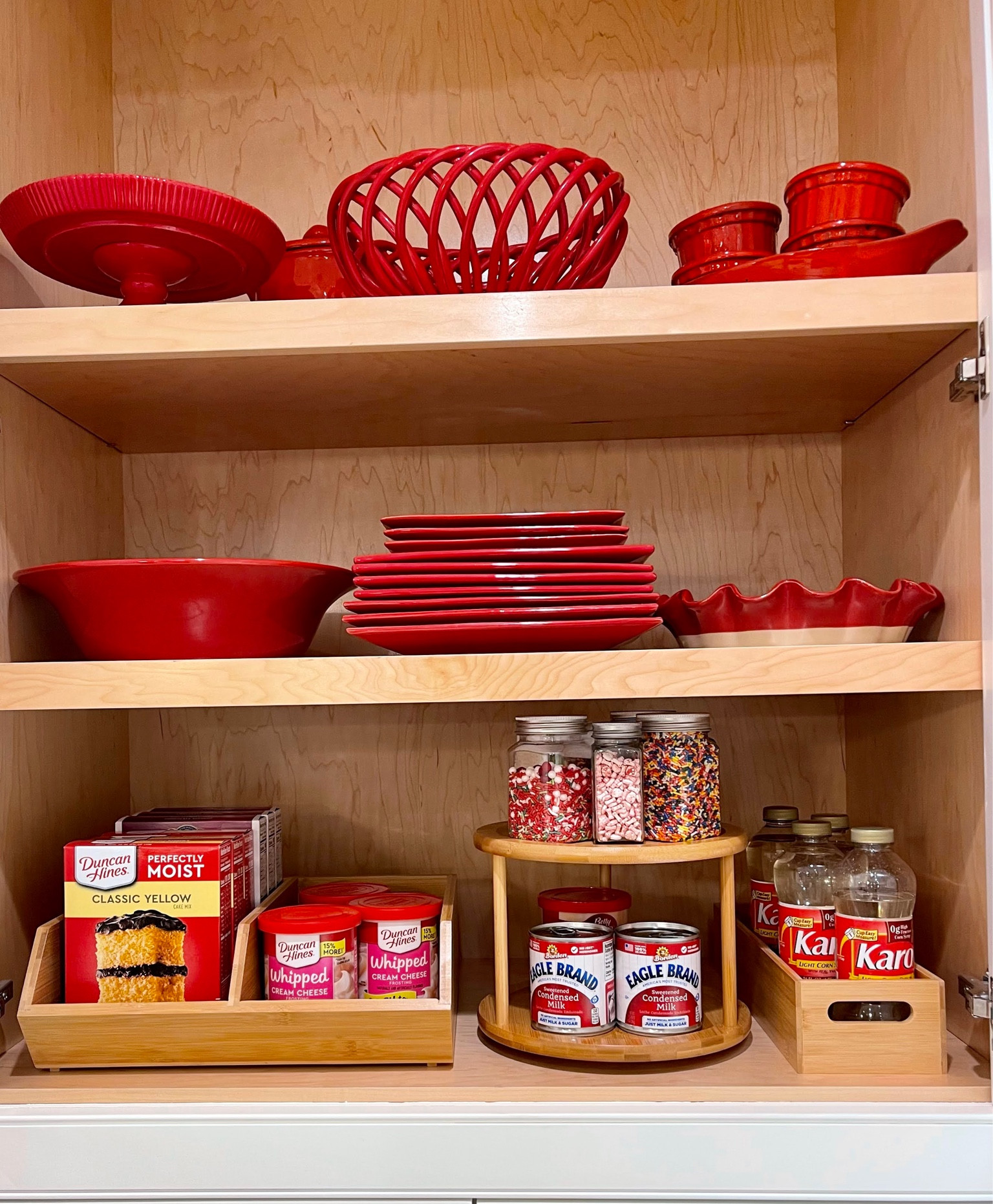 We matched all the red dishes together and made it look pretty! Organizing everything to bring beauty to a space 😍

#home #kitchen #organize

#LTKhome