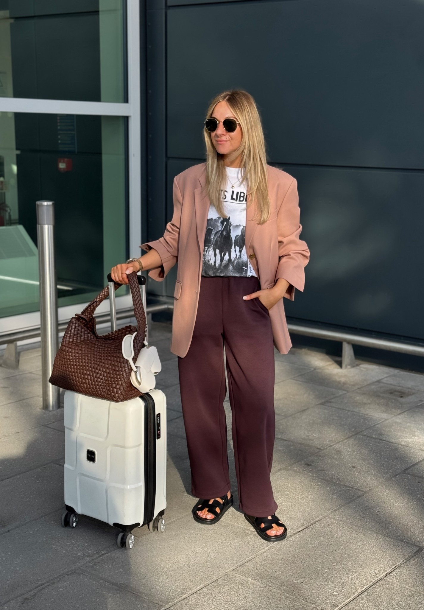 ✈️  my airport outfit for a 10 hour flight.
I wear 32 in the blazer, XS in the joggers and small in the T-shirt.
 

#LTKtravel #LTKspring #LTKAroundTheWorld