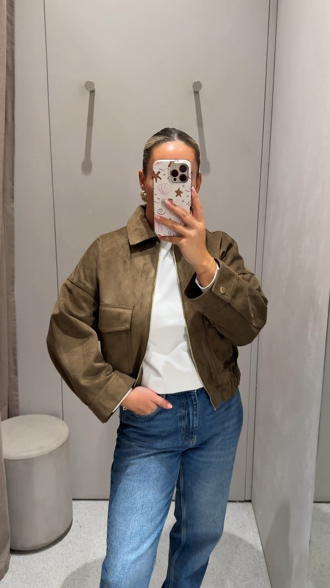 Another suede jacket that’s a must this autumn!!

What do we think? 

I’m a uk size 10, 5ft4 and I’m wearing the following sizing;
Coat size small but would have preferred a medium
Jeans size 10
Long sleeve top size medium

Autumn outfits uk, autumn jackets, autumn coats, suede jacket, Zara jackets, Zara coats 

#LTKautumn #LTKstyletip #LTKuk