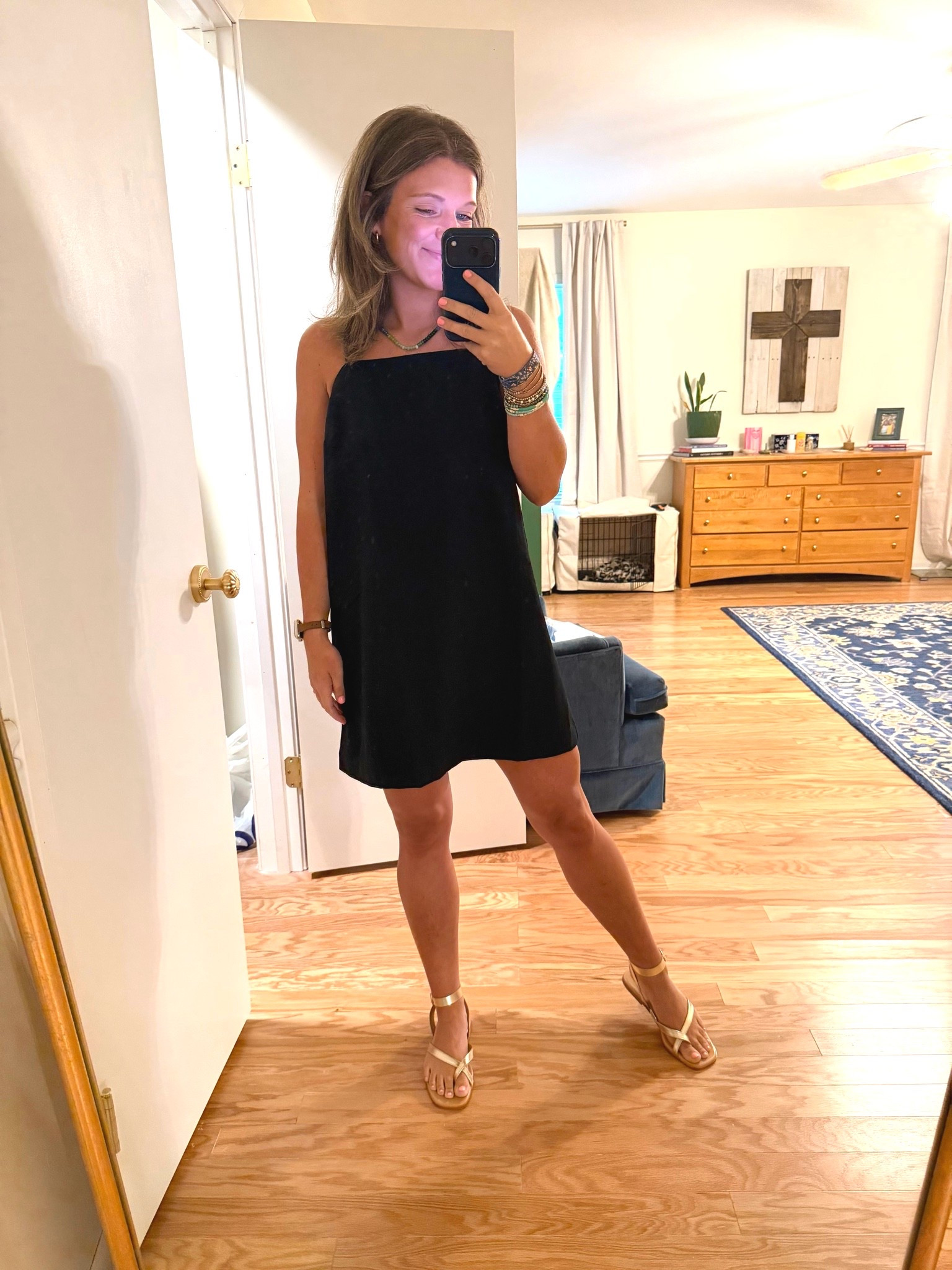 Linen little black dress on repeat this summer! So good to dress up or down 🛍️