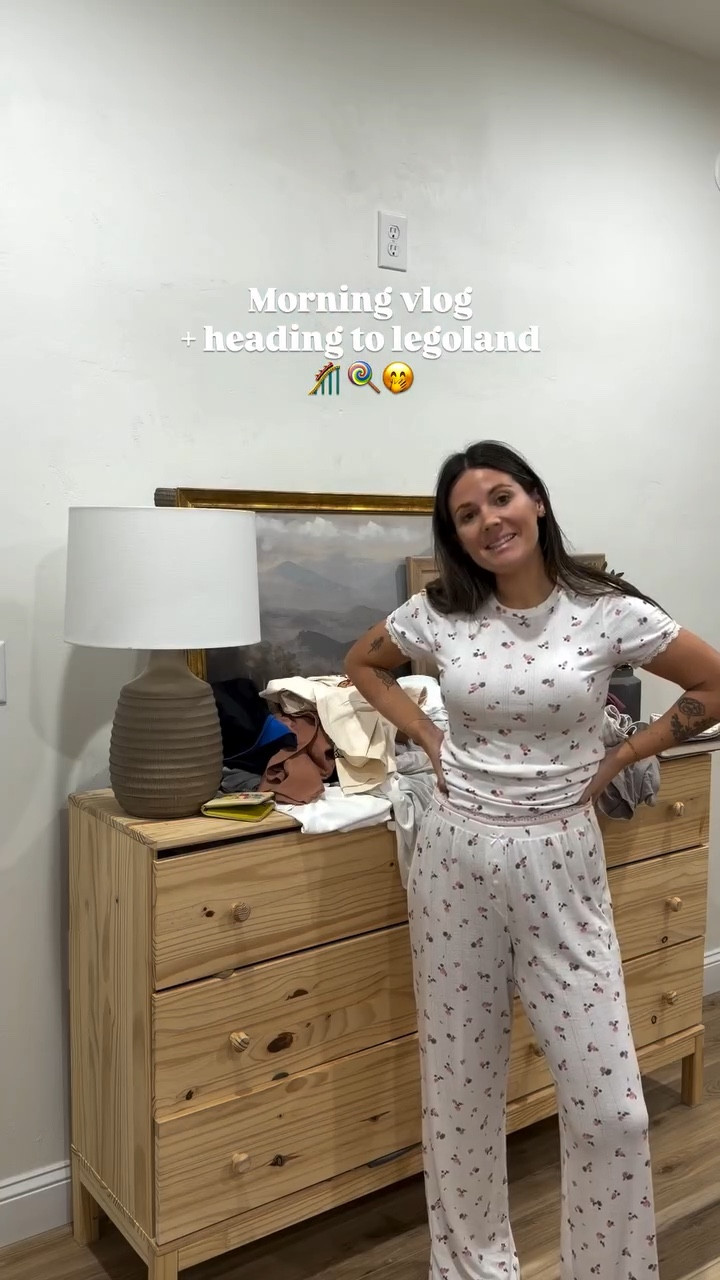 A little morning vlog before heading to Legoland for the first time! 🎢 I cannot be the only one whose laundry gets like this!!! 😫
