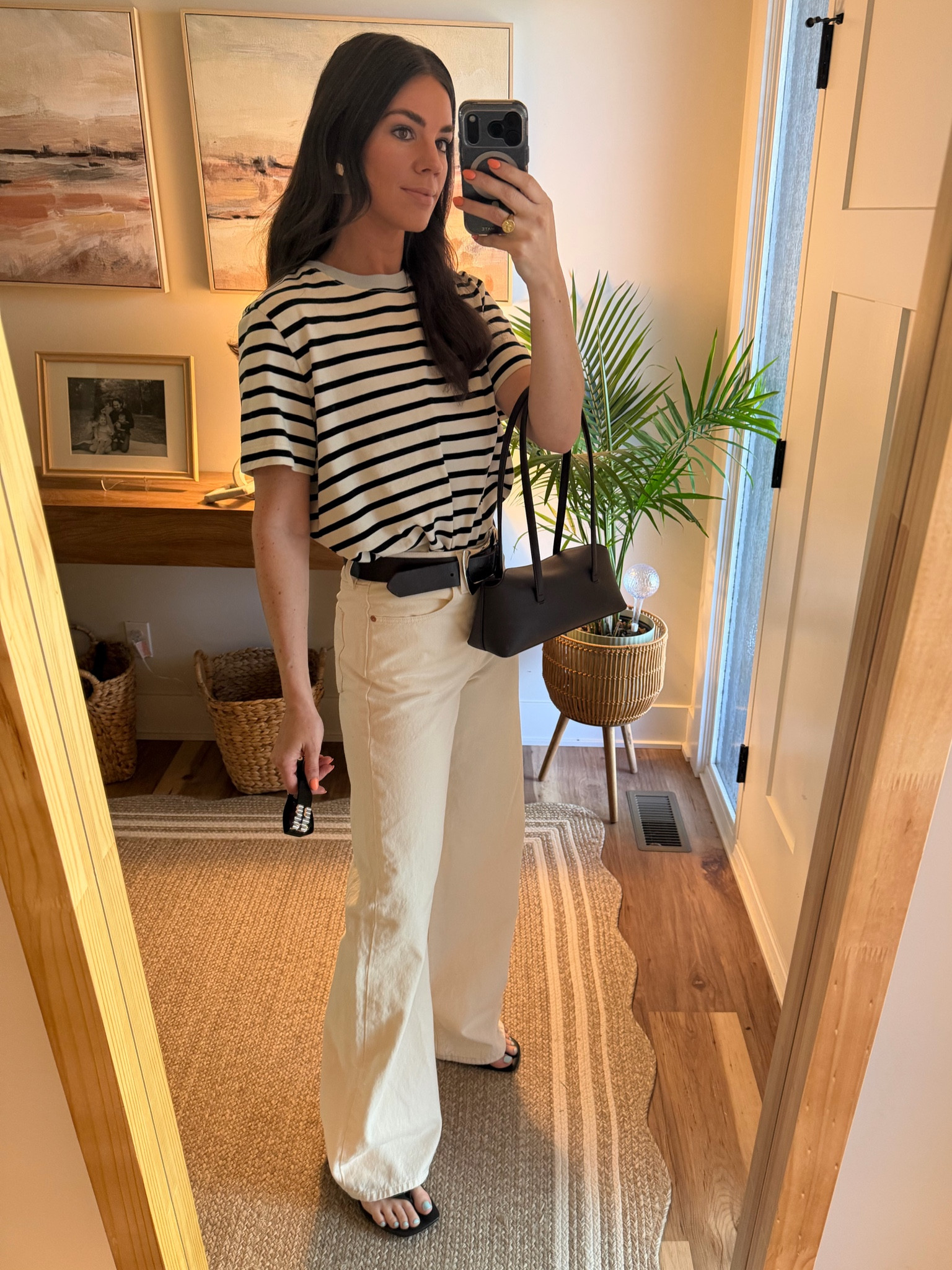 Classic spring look with my fav @levi jeans! Have them in 4 colors and constantly get compliments! I’m wearing a 27/34. Run big, I recommend sizing down 1 :)
.
.
.


#LTKgrwm #LTKootd #LTKWorkwear