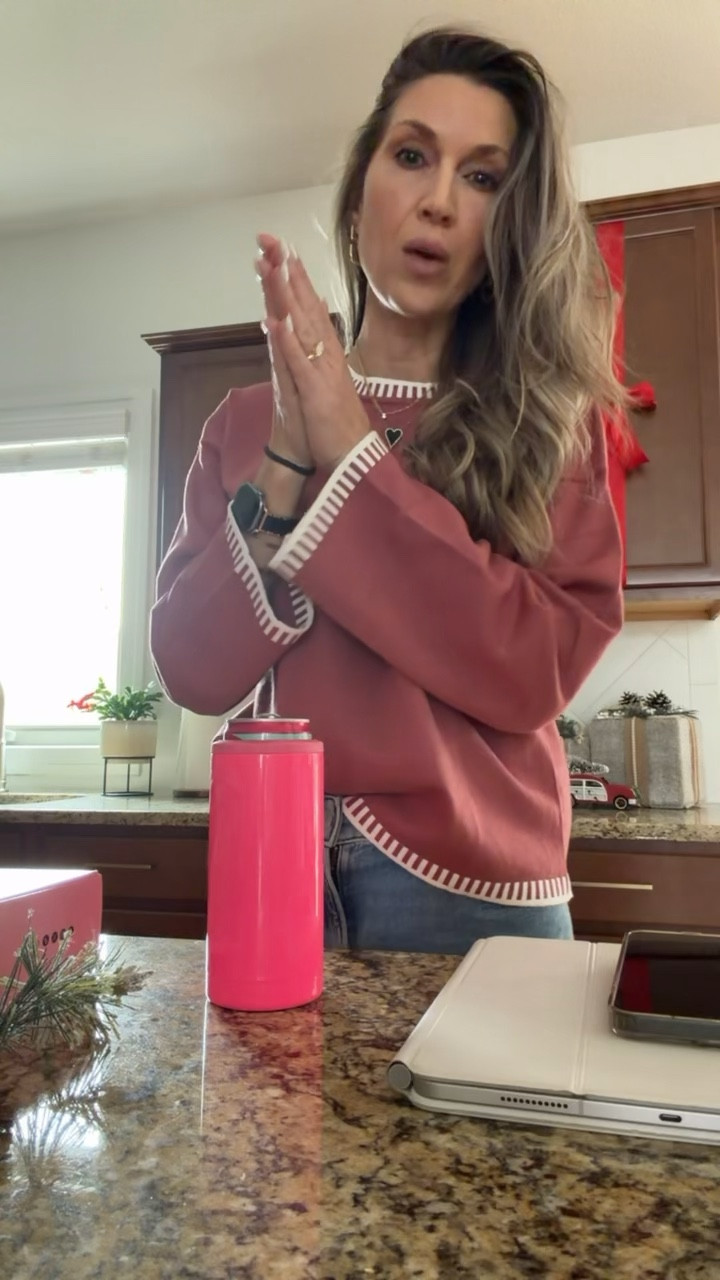 Eby deal happening right now! Use code: FREEBRA at checkout 

#LTKSaleAlert