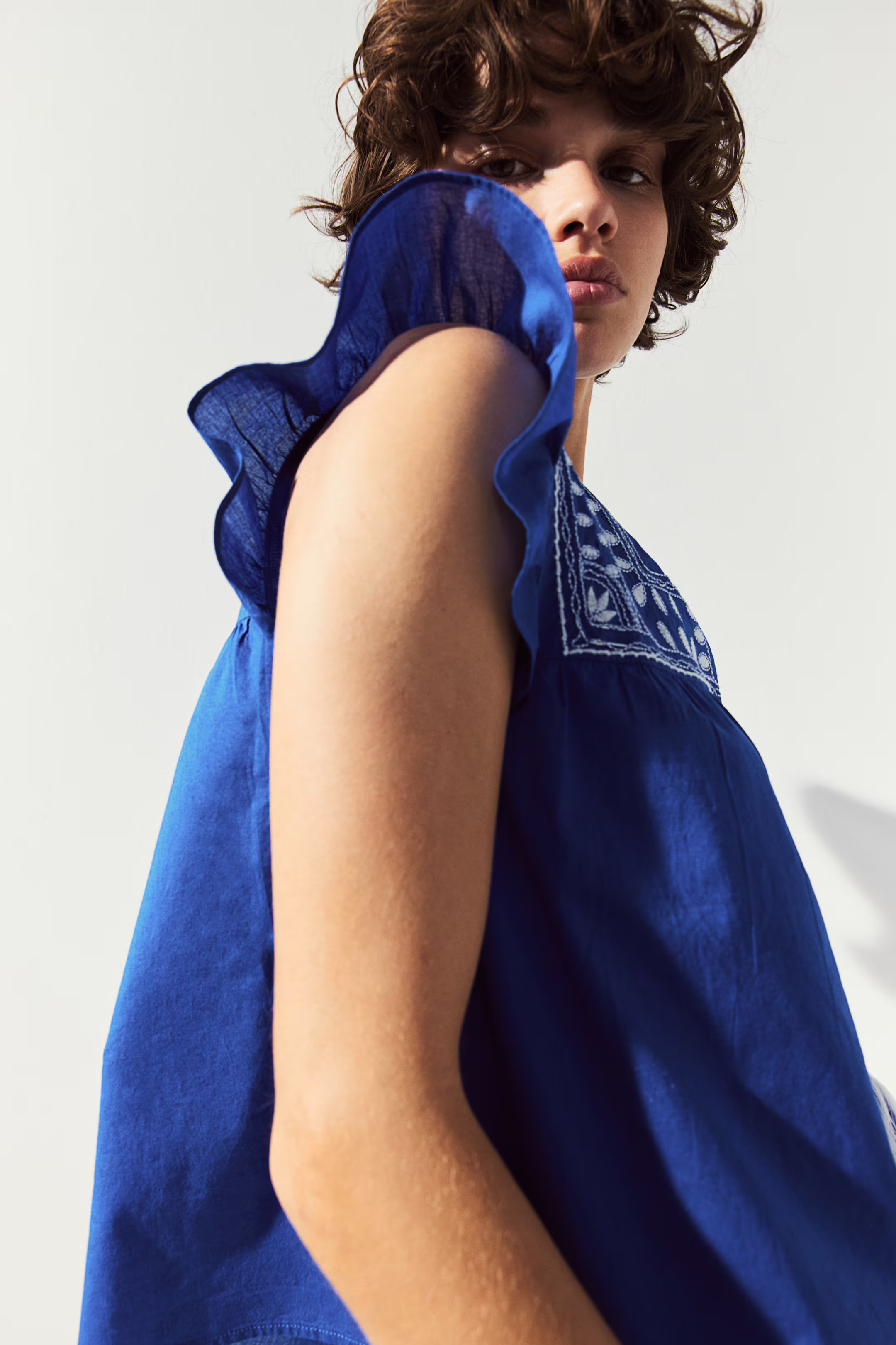 Katoenen blouse met borduursel | H&M (DE, AT, CH, NL, FI)