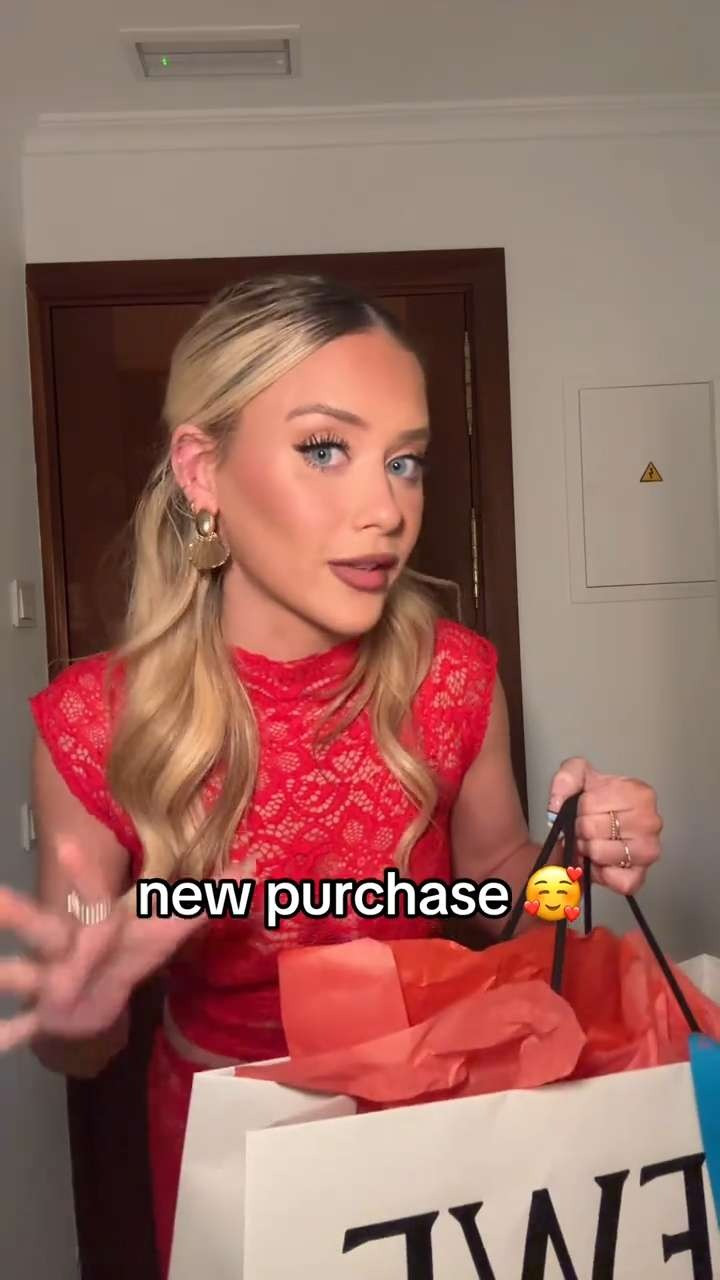 do you guys like her? i love my new bag 🥰🥰 

 

#LTKdayinmylife #LTKgrwm #LTKootd