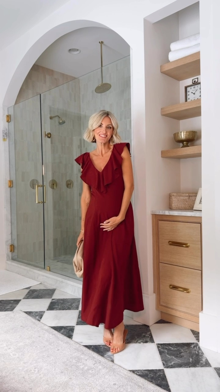 This dress! 😍 Cannot believe it’s from Target! I got it in two colors! Wearing size S (I sized up for the bump)!

Loverly Grey, Target, fall dress, family photos, burgundy 

#LTKSeasonal #LTKStyleTip