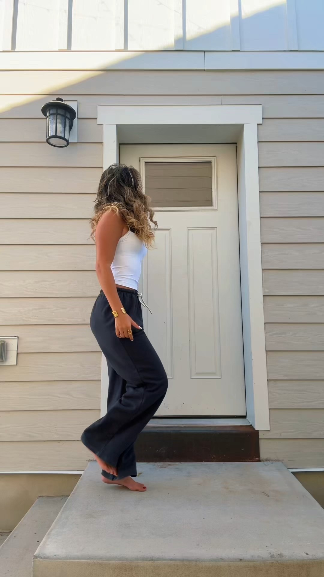 comfy ootd #comfyootd #comfy #sweats #sweatpants #goodsweats #blacksweats #blacksweatpants #ootd #whitetanktop #whitetank #comf 