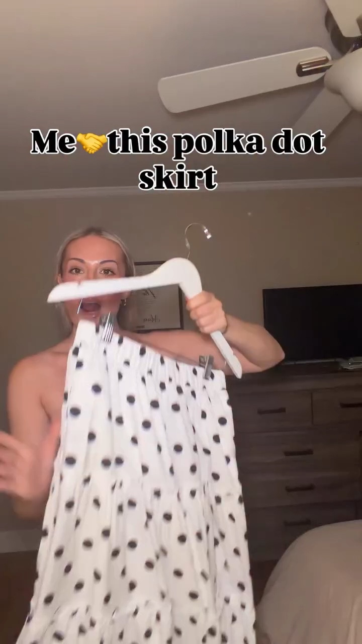 The polka dot trend is still here & I’m loving it in this maxi skirt version👏

This is exactly the type of outfit I’ll throw on when I want to feel slightly dressed up but still need to be comfortable. This black strapless top is also SO easy & does not fall down🙌🏻

#LTKootd #LTKgrwm