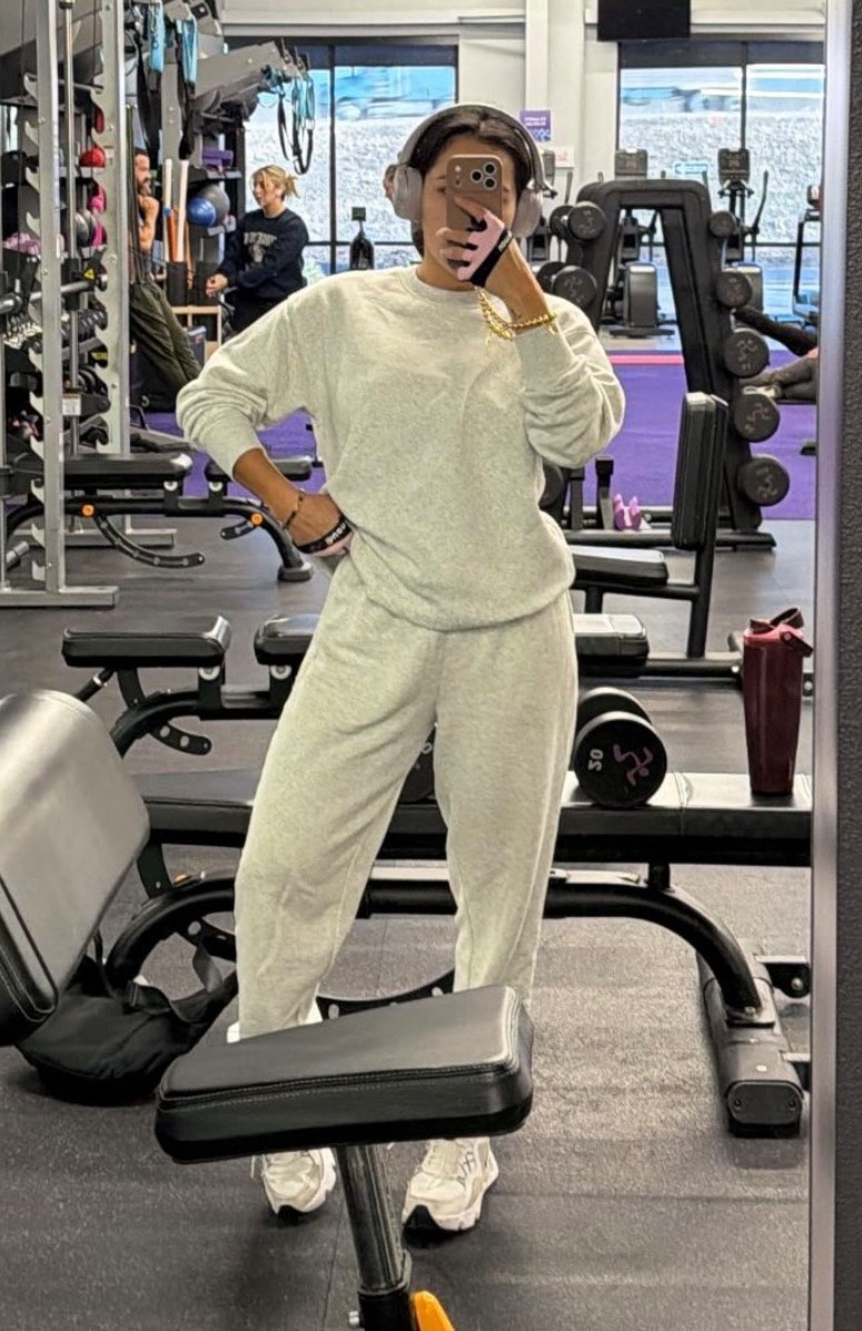 Under $30 sweatsuit set. Size small #walmartstyle 

Cozy, matching set, Walmart finds 

#LTKPetite