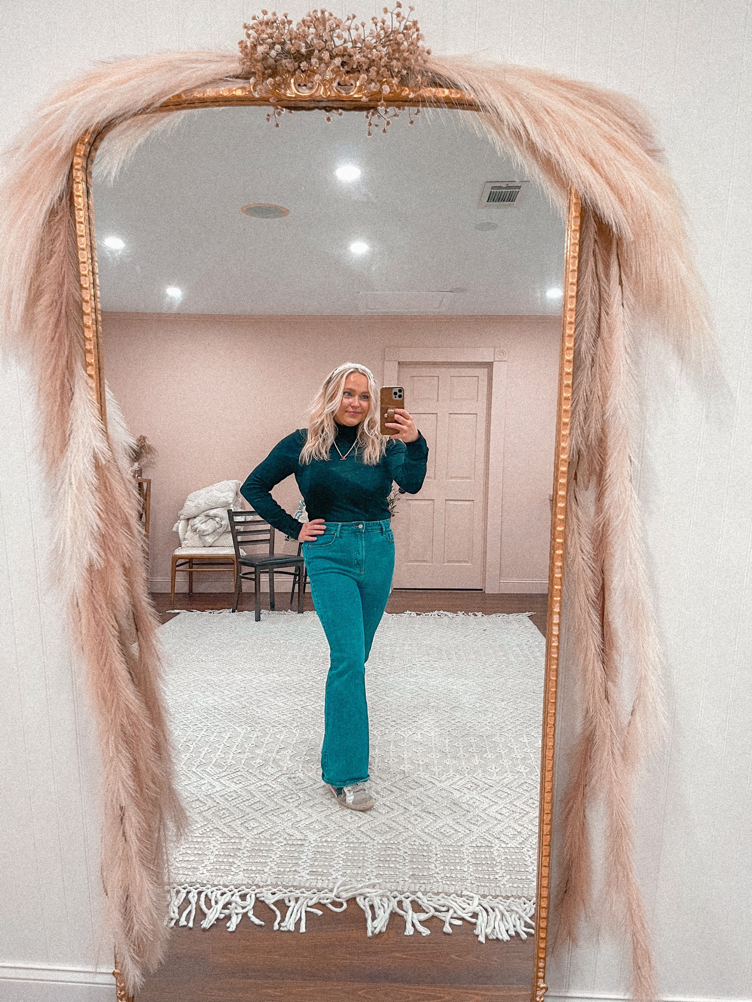 Midsized fashion
Holiday ootd
Workwear
Midsized workwear 
Hairstylist ootd
