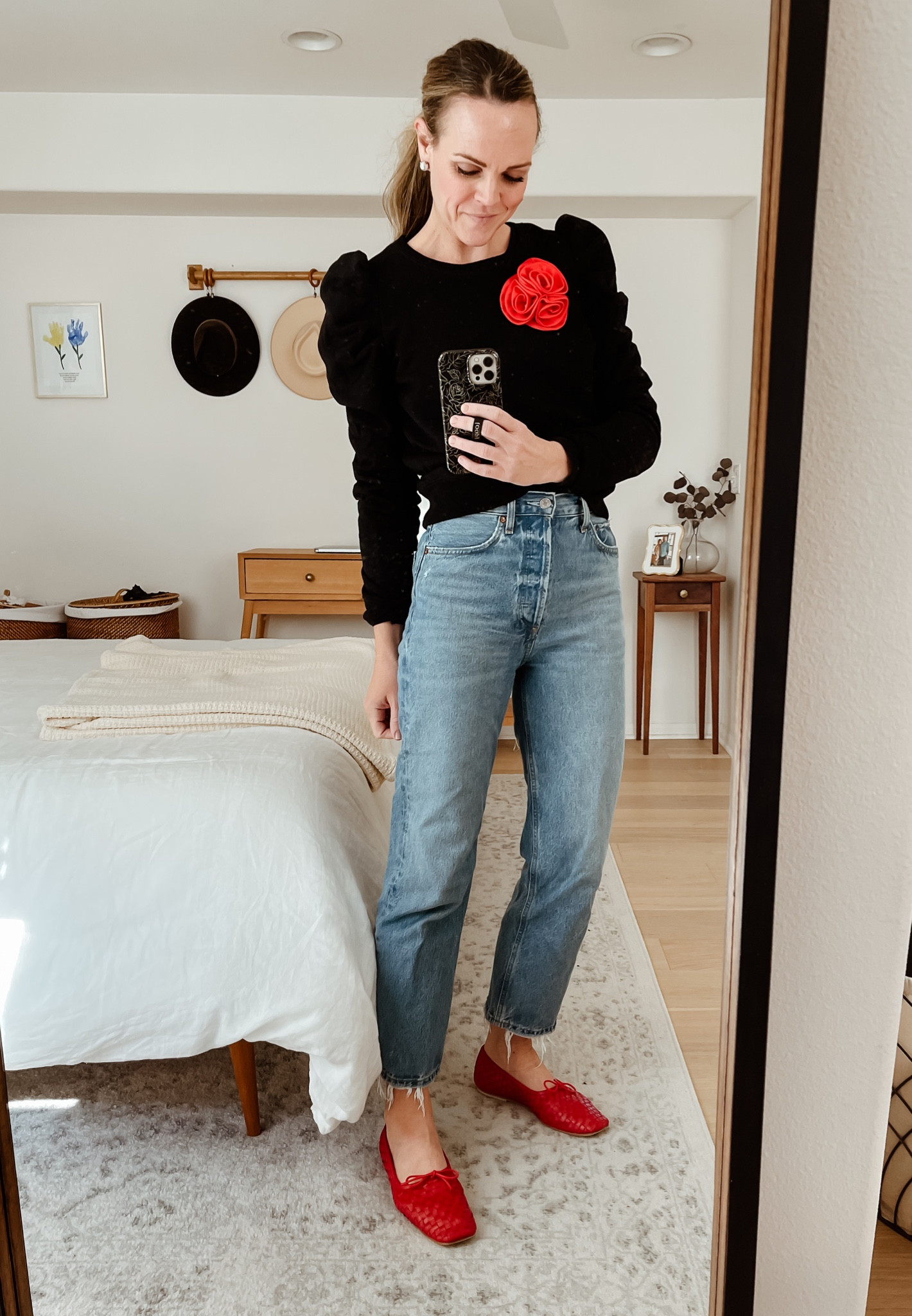 OOTD 🖤🌹 

Sweatshirt fits TTS -wearing a small
Jeans run big 1-wearing a 24
Flats run TTS
Rosette is by Damernes Magasin

#LTKshoecrush #LTKSeasonal