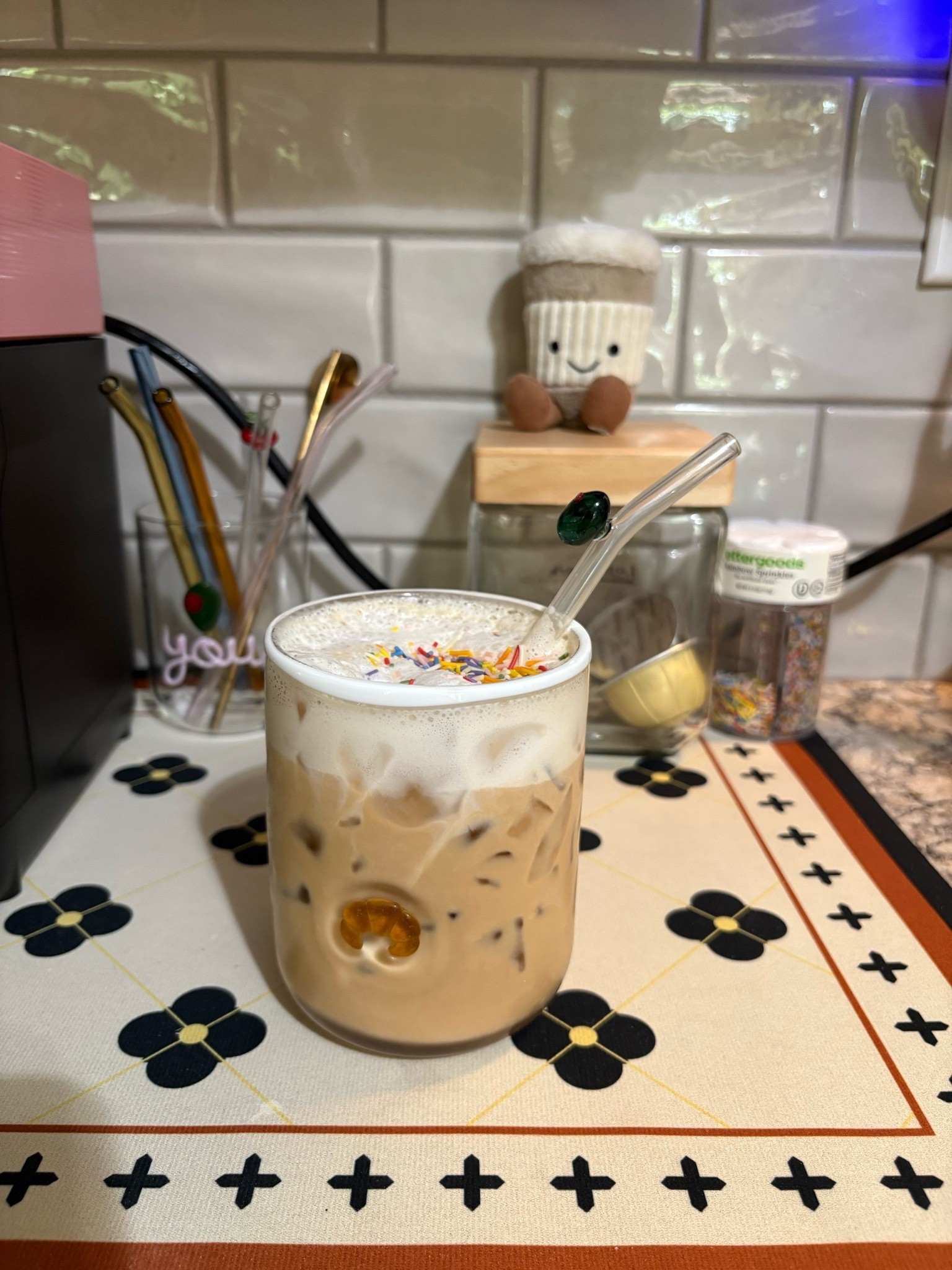 todays iced coffee!!!🥐🌼

#LTKdayinmylife #LTKmorningroutine