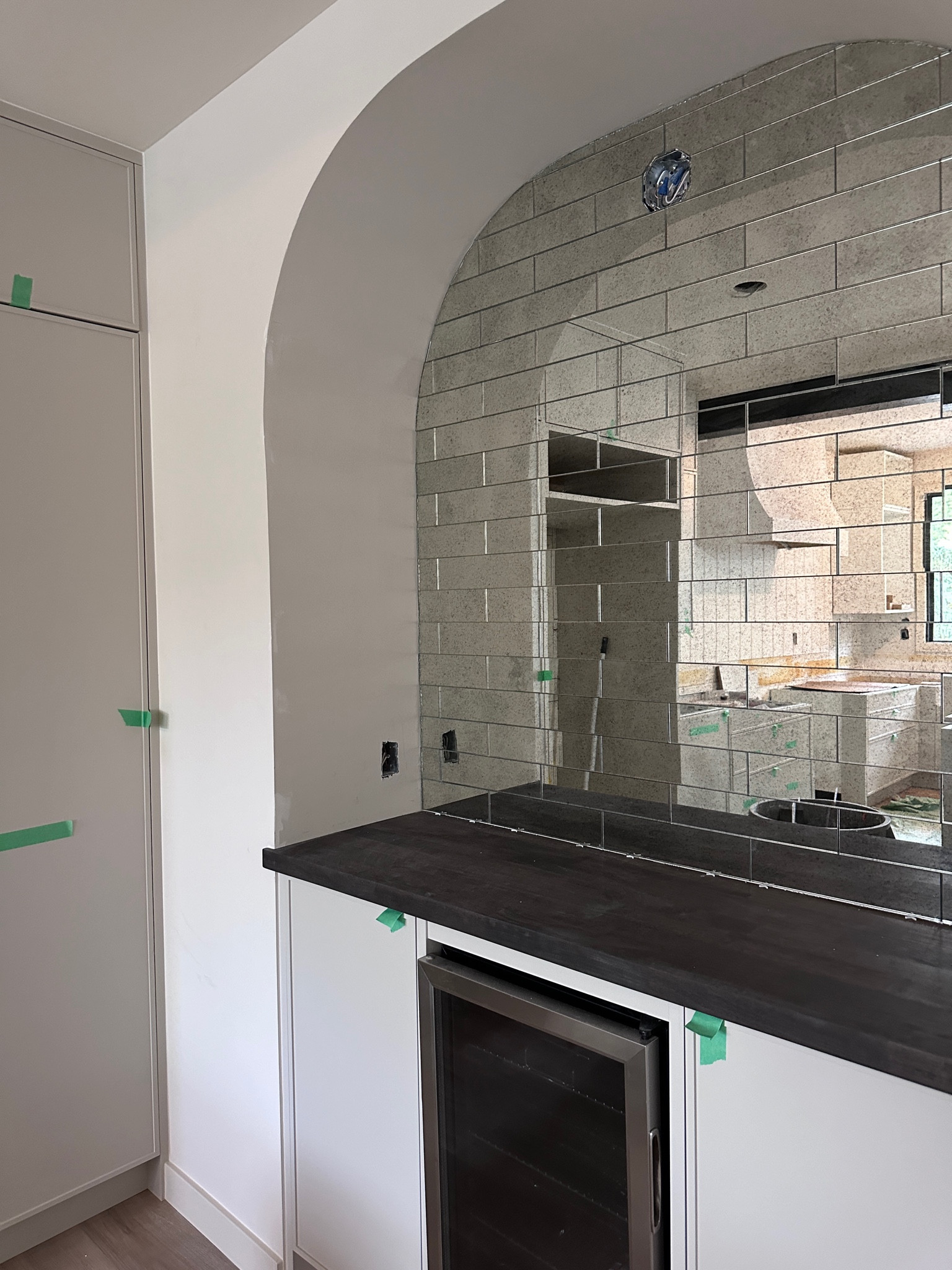 Site Update!!! 

 I nearly hit the floor when I saw this mirrored tile installed on the new bar in the kitchen renovation at our  Riverside Project!!! 

Do you love it as much as I do? 





#LTKStyleTip #LTKHome