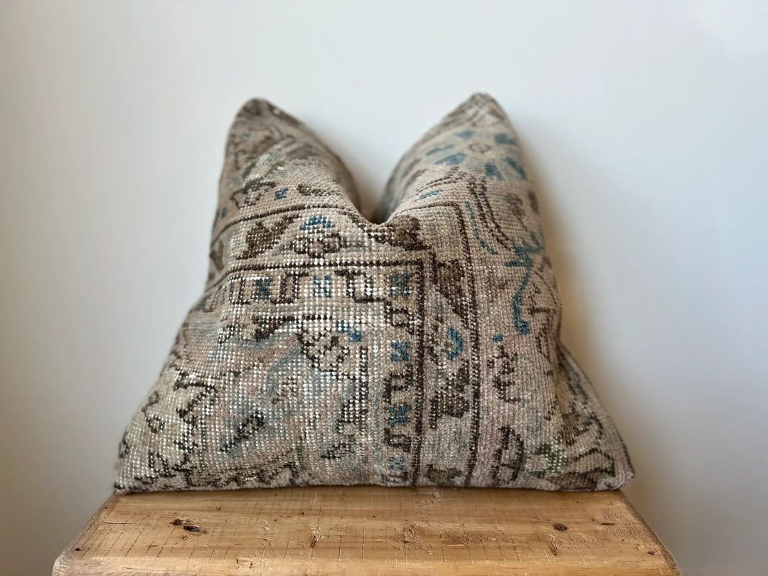 HAZAL Pillow - Turkish Kilim Pillow Cover - 18x18 - Vintage - Rug - Moody - Farmhouse Boho - Acce... | Etsy (US)