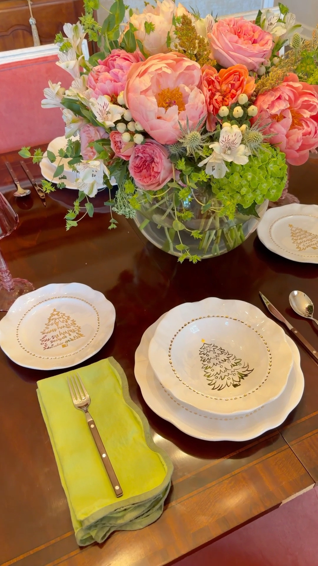 Holiday soiree scheming with @vietri’s newest dinnerware collection, “Giorno de Festa” — which translates to “a day of happy events," and this sophisticated, joyful dinnerware ensures just that. A simple gold tree and wreath adorn the Giorno di Festa Dinner Plate and the result is timeless. You will enjoy this collection every holiday season for decades to come. 

#LTKHoliday #LTKSeasonal #LTKHome