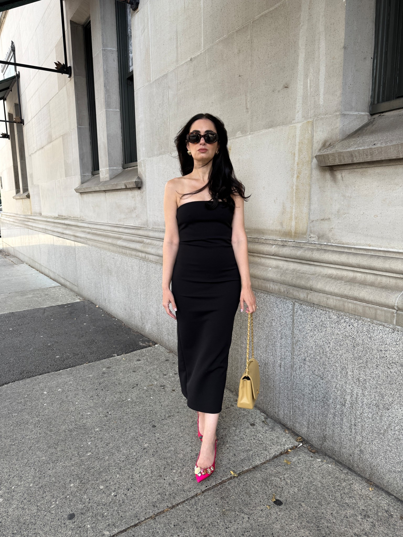 Dress: Zara
Heels: Dolce & Gabbana
Bag: Chanel
Sunglasses: Celine
Earrings: Mango

#LTKstyletip #LTKdatenight