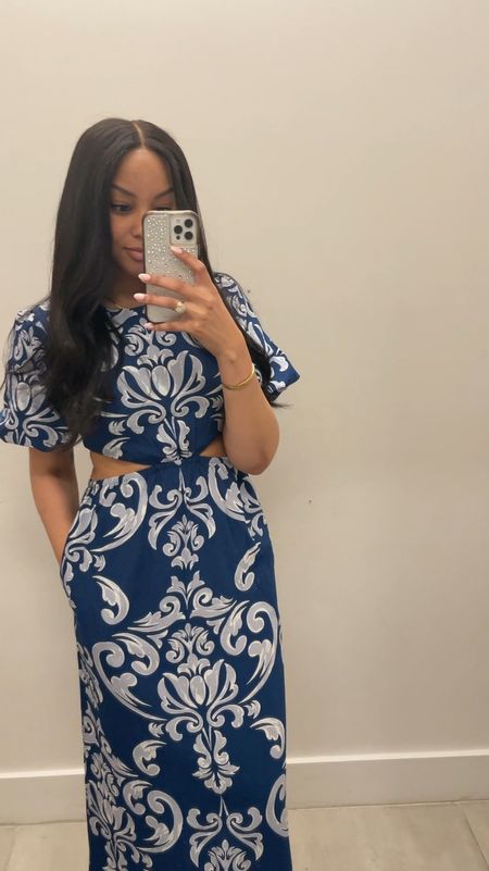 How gorgeous is this new cut out maxi dress from Abercrombie?! And it has pockets 😐 ON SALE now!!
#abercrombie #maxidress #resortwear #cutoutdress

#LTKsalealert #LTKfindsunder100