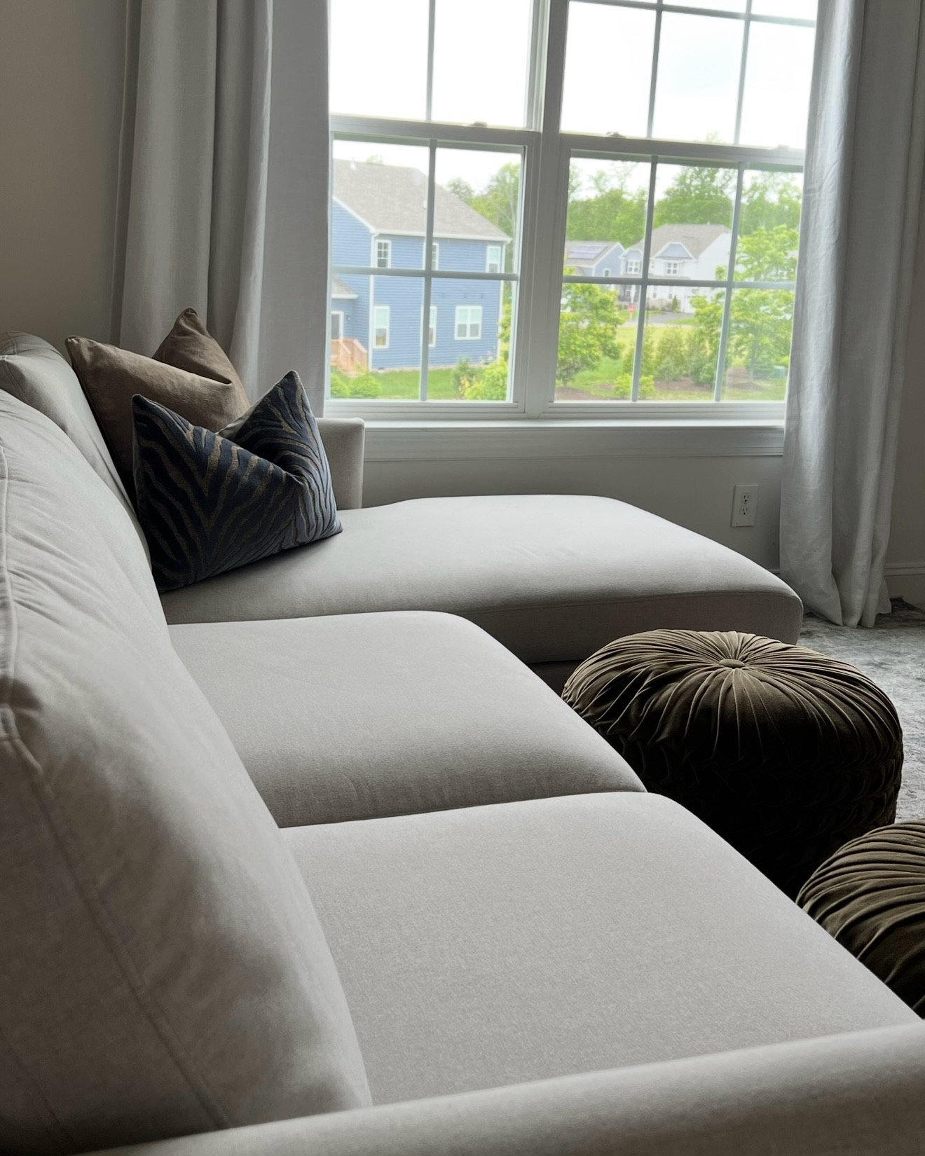 A neutral chaise moment  ✨
Soft texture, clean lines, and the brass detail makes it feel extra elevated.
**added a similar option as well**

#neutraldecor #modernlivingroom #chaisesofa #cozyhome

#LTKHome