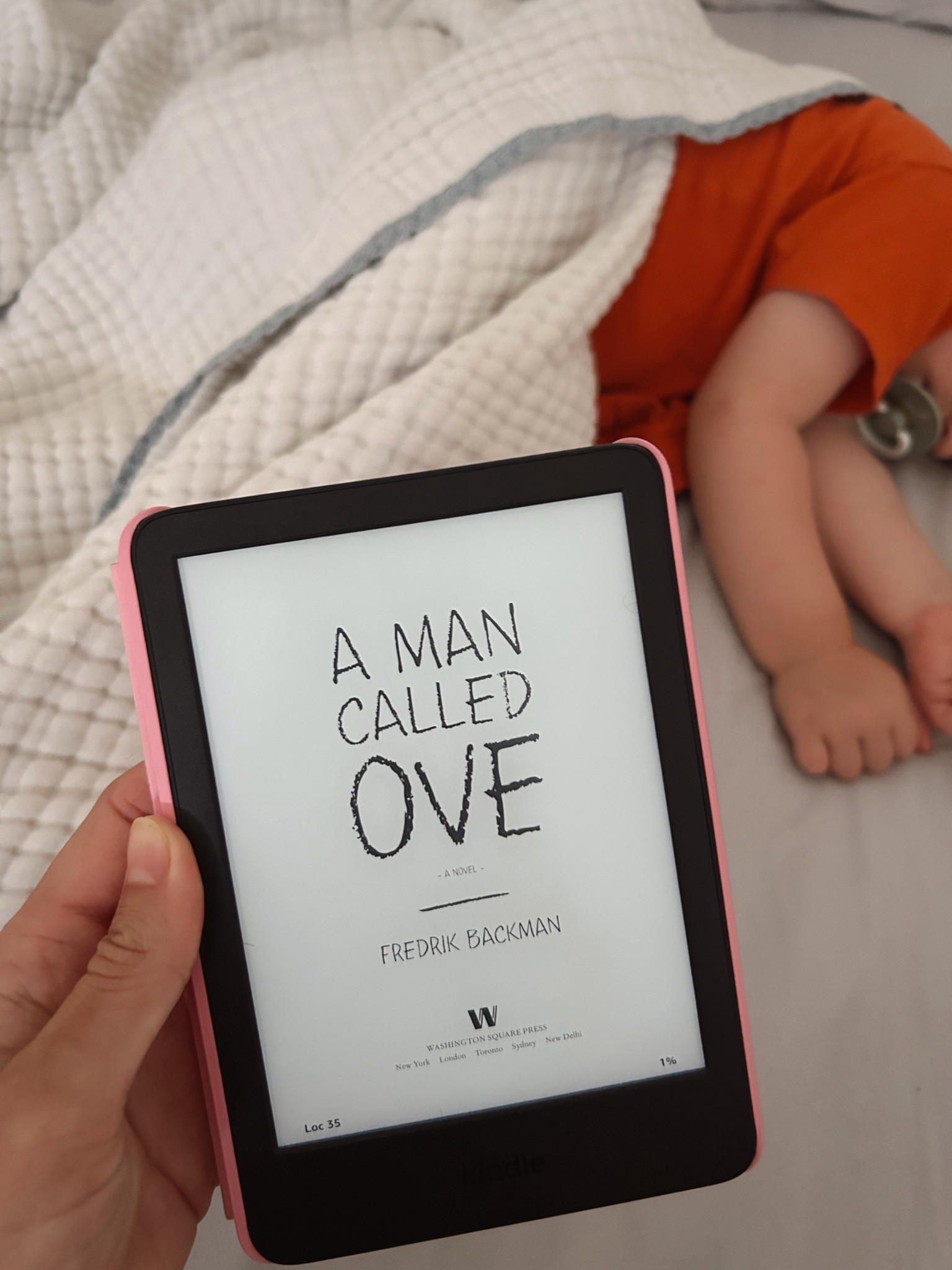 Linking my eReader and case! Have loved this one… battery lasts forever and I can easily read at night next to a sleeping baby.🥰 (the dimming option is 💯). Highly recommend!