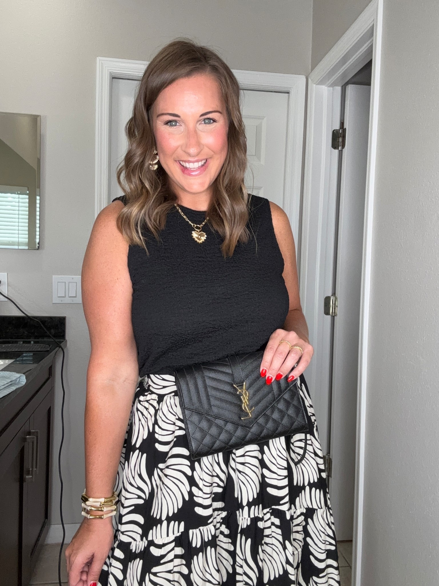 Date night outfit- this skirt is so comfy & I love the print 🖤🫶🏻

TTS- medium in both pieces 

#LTKStyleTip #LTKFindsUnder50 #LTKMidsize