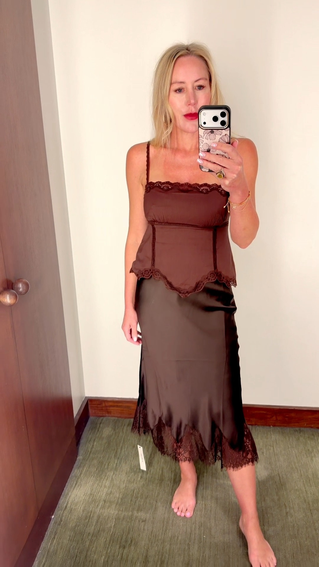 I’ve been absolutely loving Reformation lately. Their pieces are just so easy to wear, the silk is insanely soft, and everything mixes together so well. I feel like you can wear these looks to the office and then straight out to dinner or an event without even changing. Feminine, effortless, and honestly just so pretty.

#LTKootd #LTKWorkwear #LTKMothersDay