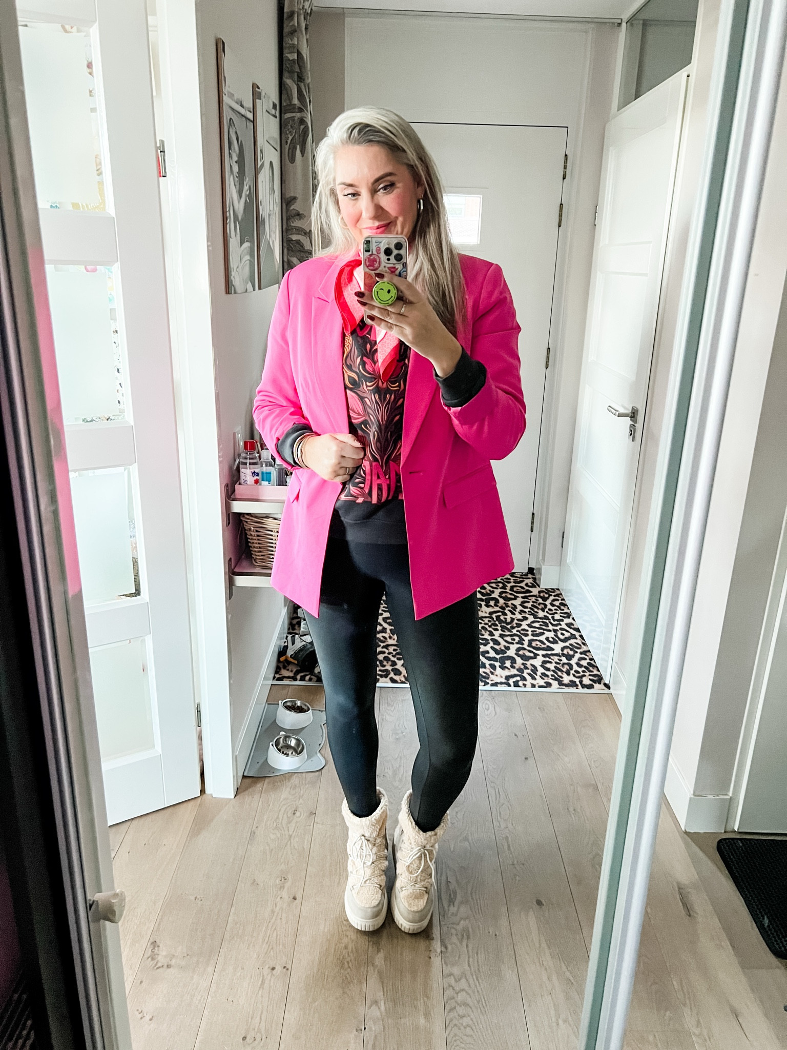 Ootd - Saturday. Spanx leather look leggings, dark grey sweatshirt with print (old Primark), tall pink blazer, teddy snowboots. 

#LTKeurope #LTKnederlands #LTKwinter