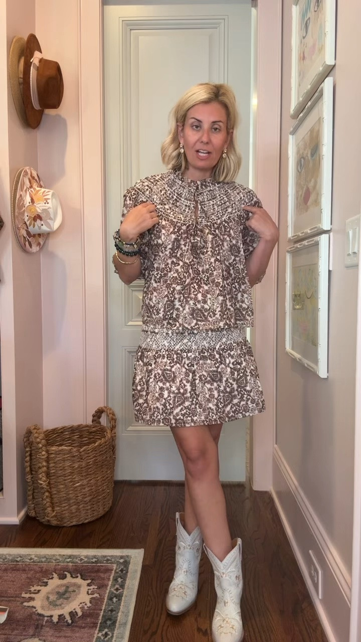 One of my go-to brands! Loving this new set from Hill House! 

Top - xs
Skirt - small
Boots - 8 tts 

*code Catherine20 at Allie + Bess

#LTKdayinmylife #LTKootd #LTKmomlife