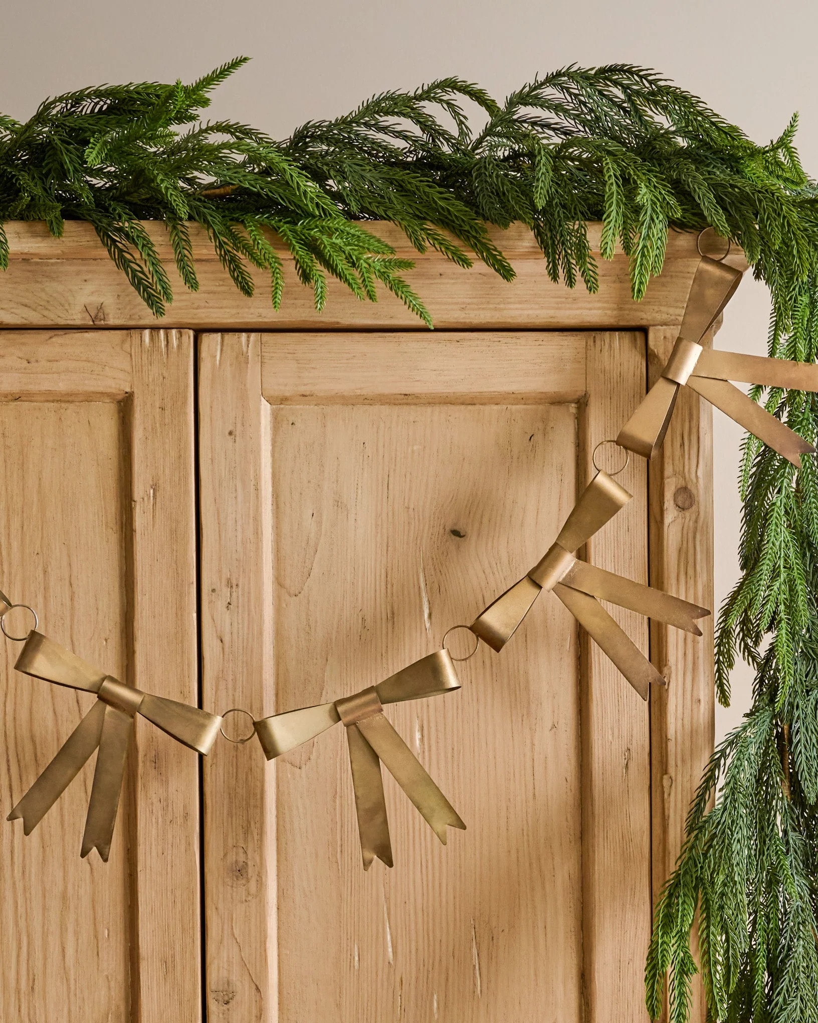 Gloria Brass Bow Garland | Magnolia