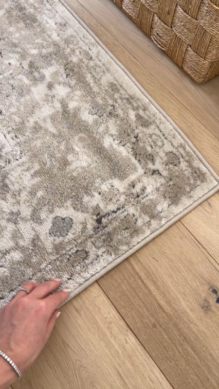 H O M E \ new dining room nook rug from Wayfair! Only $157 for a 6’x9’!

Home decor 

#LTKhome