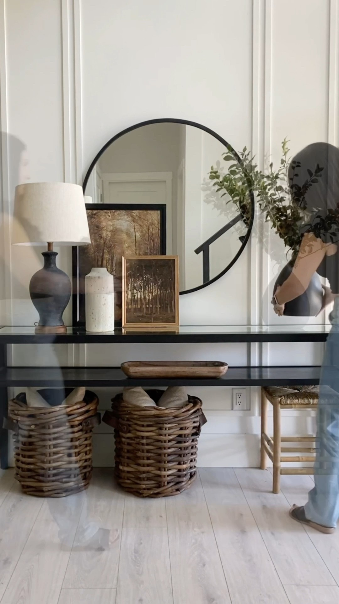 Earthy organic console ! 
Neutral entryway fall decor 