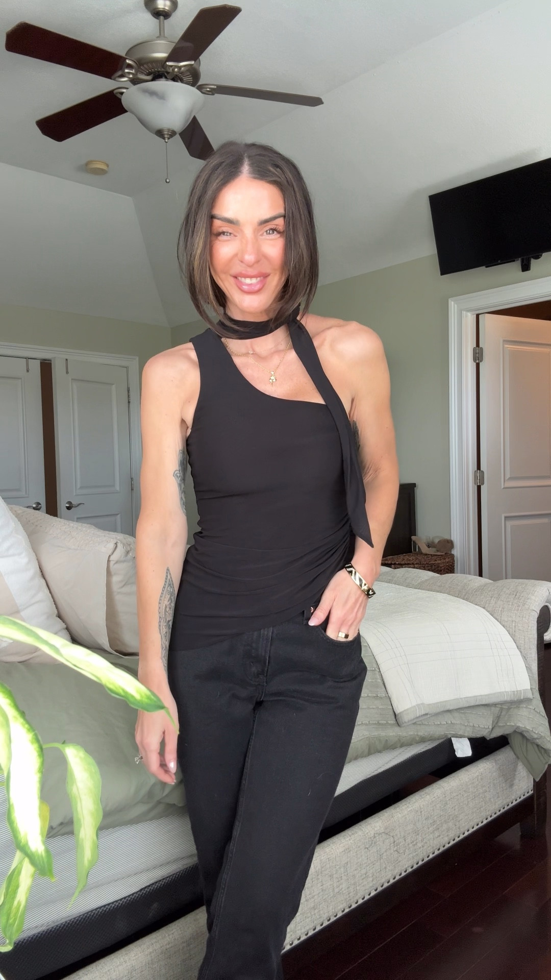 This top is too good. True to size. Love the neck scarf 🫶

#LTKOver40 #LTKPetite #LTKSeasonal