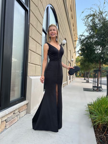 This is a perfect black tie wedding guest dress or a gorgeous homecoming dress and/or holiday party look at a fantastic price!
•
•
•
•
•
#homecoming #christmas #holiday #bodycon #wedding #guest #weddingguest #party #black-tie #blacktie #lbd #dress #gown #maxi #evening #littleblackdress 



#LTKwedding #LTKunder100 #LTKunder50