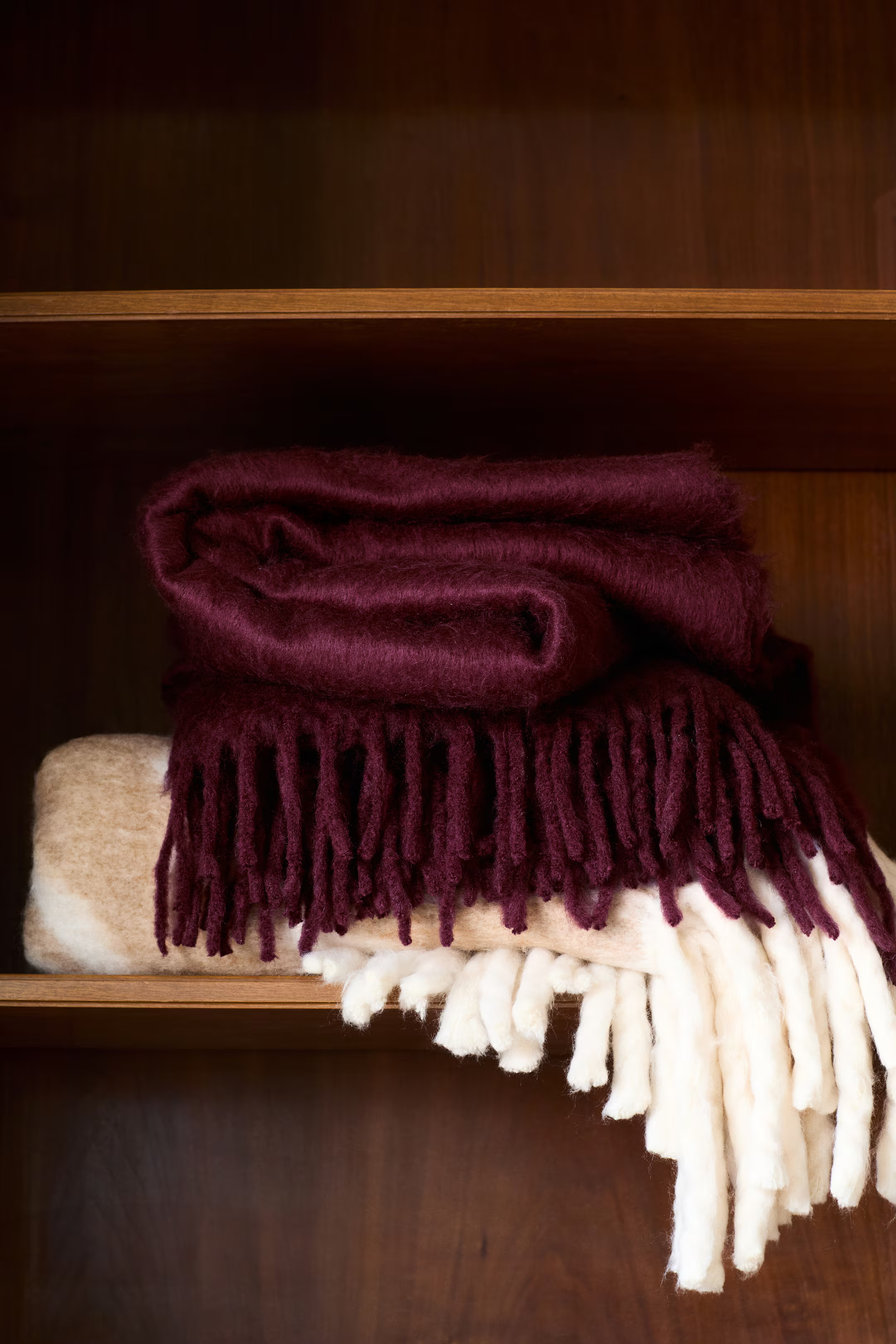 Fringed blanket | H&M (UK, MY, IN, SG, PH, TW, HK)