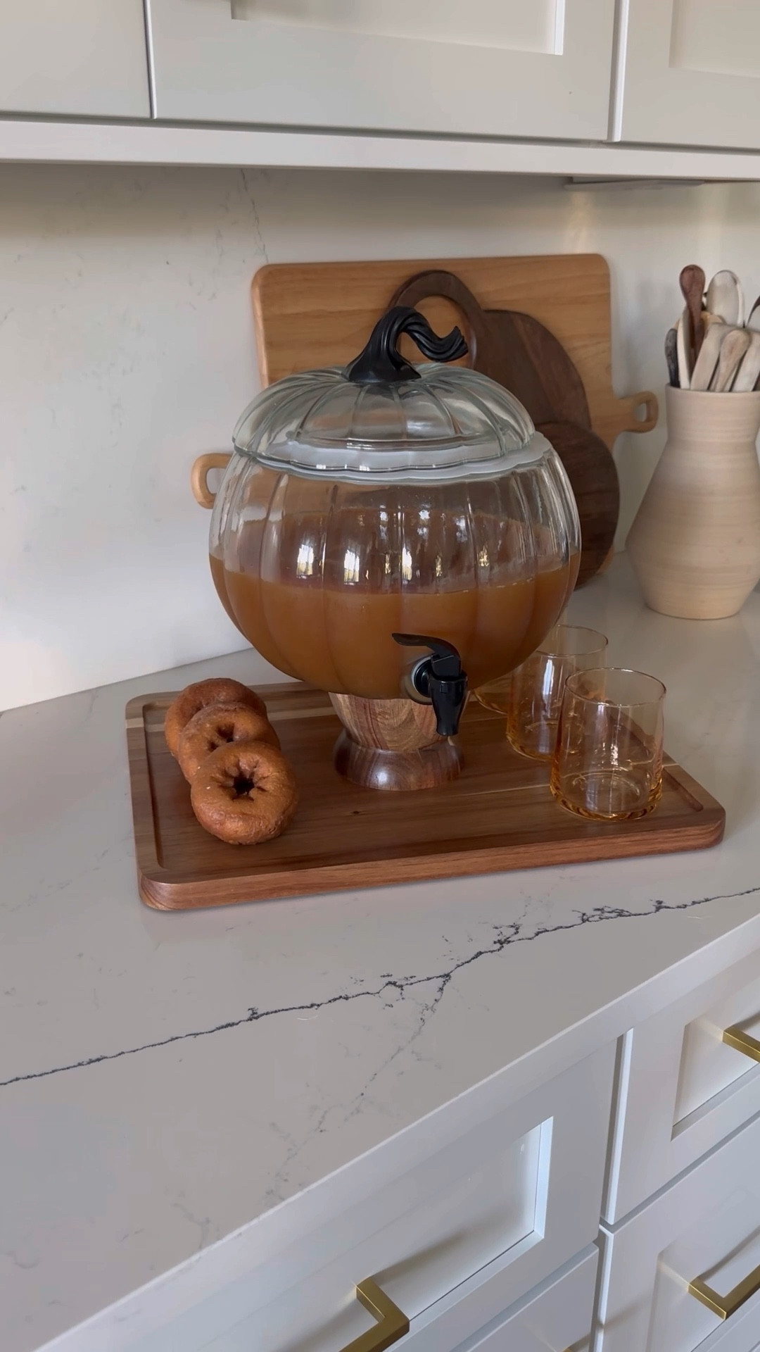 Grab my pumpkin drink dispenser here! 


#LTKFindsUnder50 #LTKVideo #LTKHome