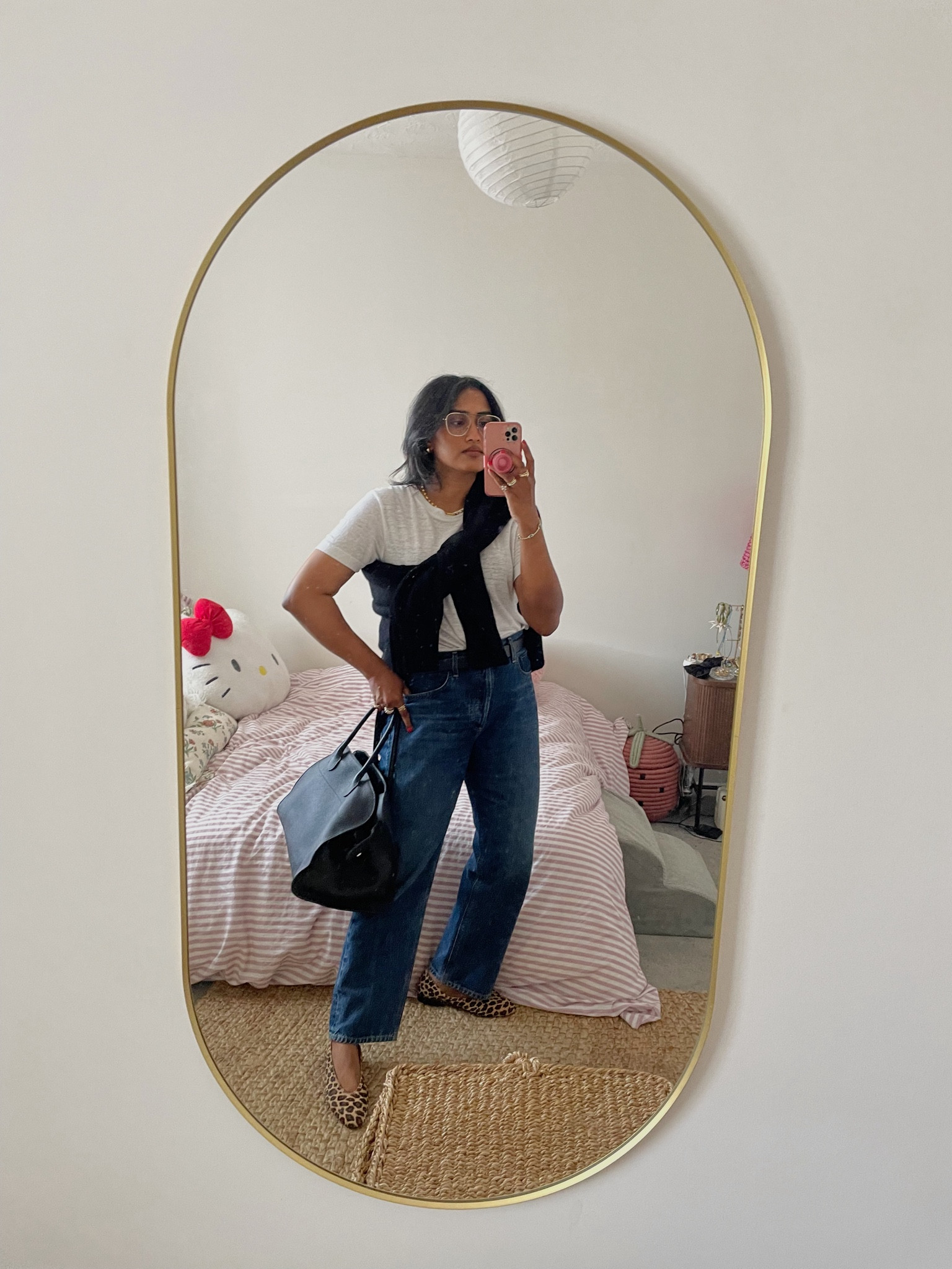 Autumn outfit 
Light T-shirt for Autumn 
Cos cashmere knit 
Leopard shoes
The row Margaux 
The row Margaux dupe 

#LTKitbag #LTKeurope #LTKworkwear