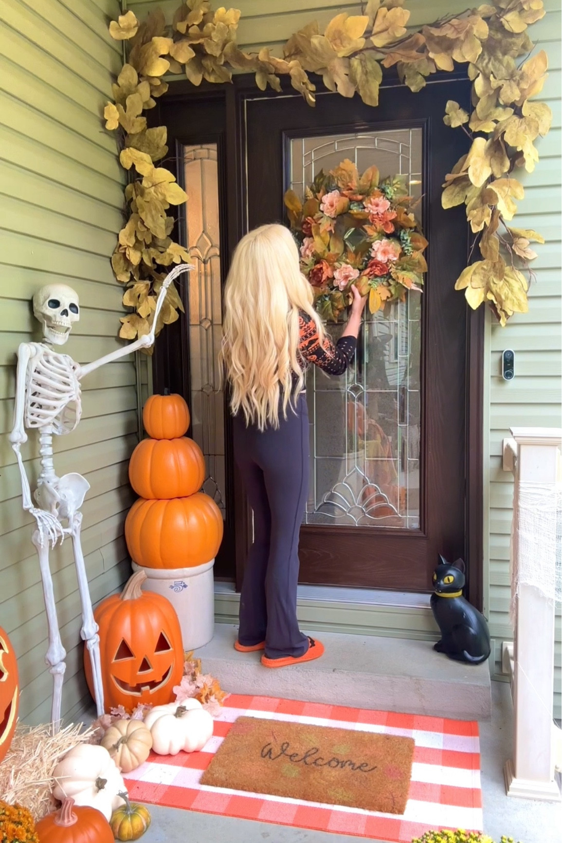 Fall porch decor



#LTKHome #LTKSeasonal #LTKHalloween