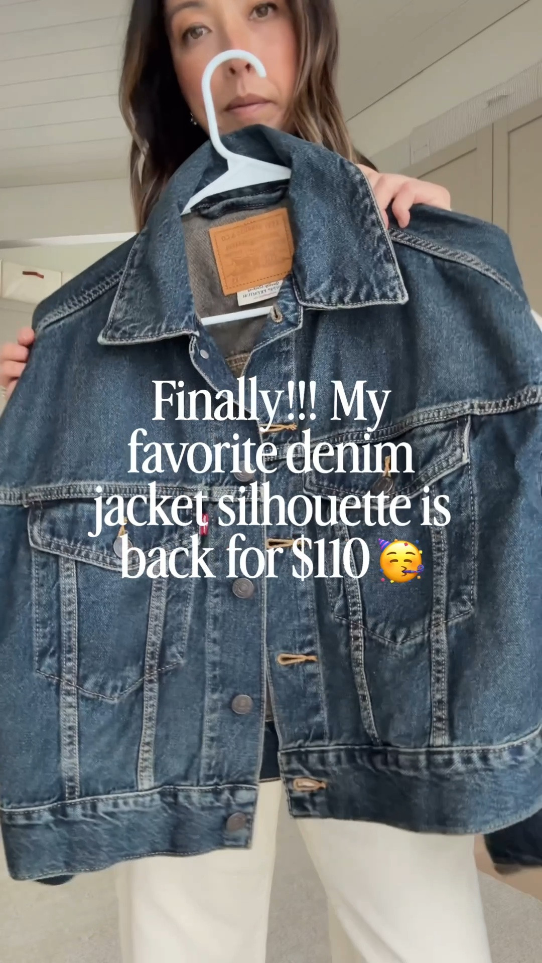 This new Levi’s loose crop denim jacket is incredible! Has the same fit as the Agolde Palmer. Soft denim and this wash is stunning for fall!

Levi’s denim jacket xs
Dl1961 Billie barrels 25
Veronica Beard loafers 5
Liffner bucket bag
Celine sunglasses

#LTKmomlife #LTKPetite #LTKOver40