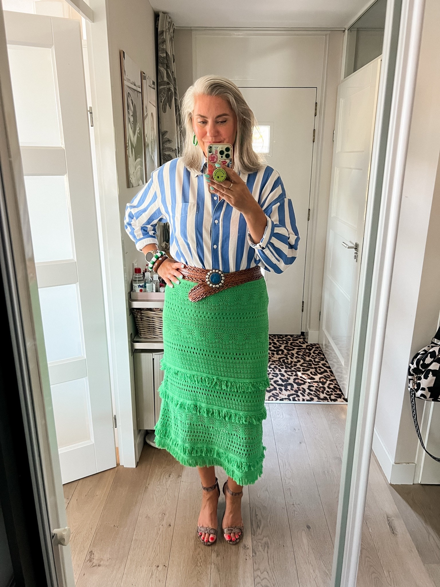 OOTN - zaterdagavond. Groene gebreide rok met franjes (Boden, L), blauw wit gestreept linnen shirt (M), gevlochten leren riem uit Marrakech en bruin leren sandaaltjes met slangenprint (oud, Manfield).

#LTKnederlands #LTKeurope #LTKsummer