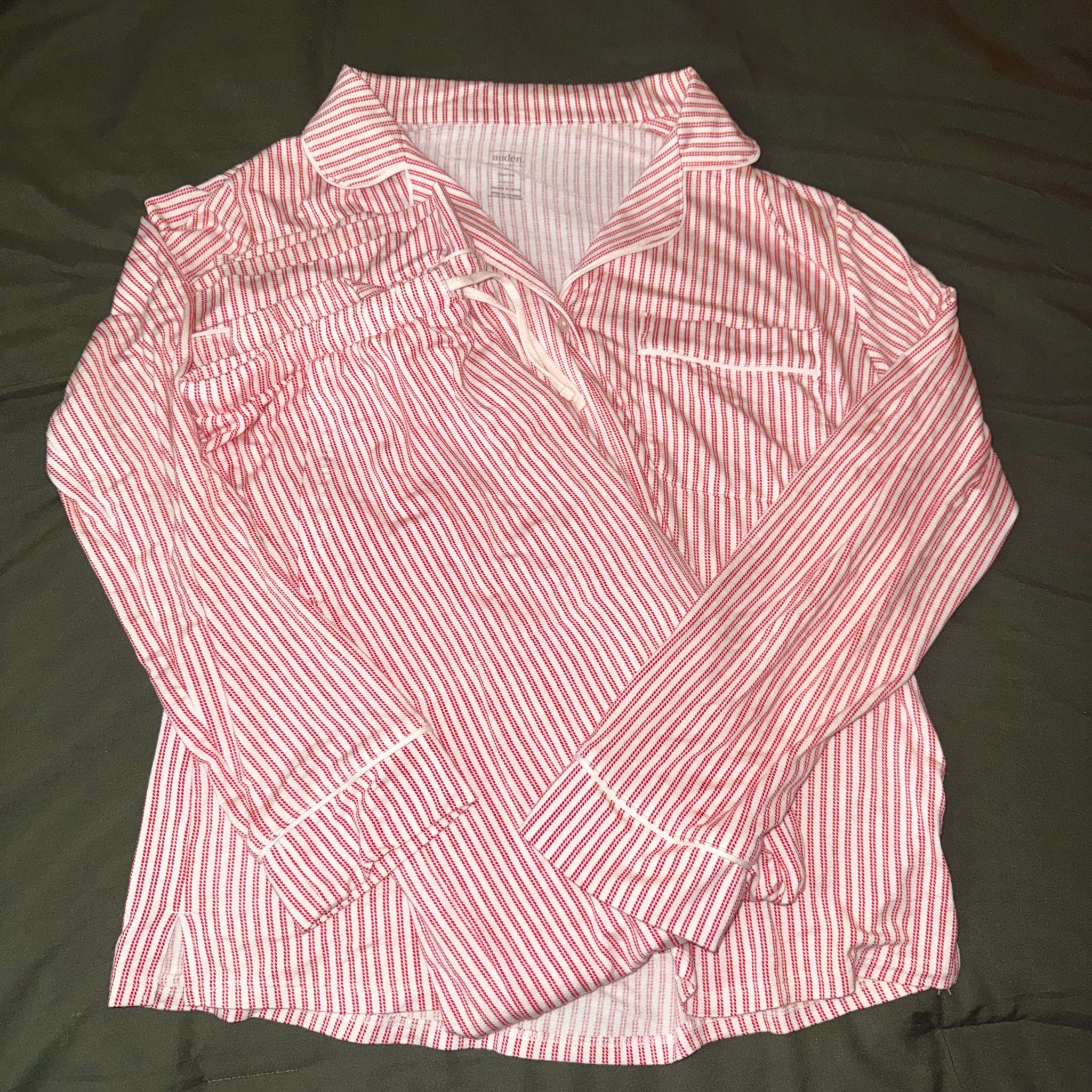 Target pajamas are elite👏🏼🎯
These are so soft, lightweight, and cozy😍

#pajamas #christmas #christmaspajamas #giftdea #target #lounge #loungewear 


#LTKCyberWeek #LTKHoliday #LTKootd