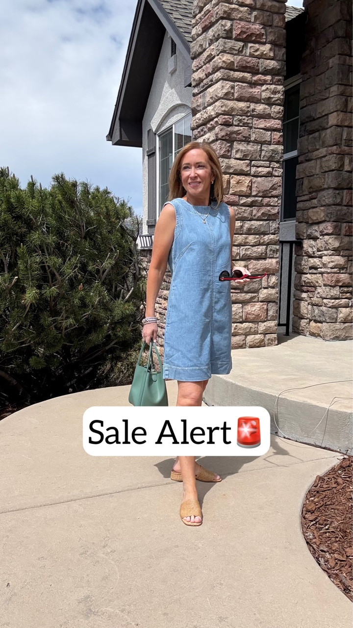 Sale Alert! These 2 cute dresses are on sale!

For reference I am 5’0 wearing an XS in each, with no alterations. 

Definitely an “add to cart” moment.

@Spanx

#LTKootd #LTKSaleAlert #LTKPetite